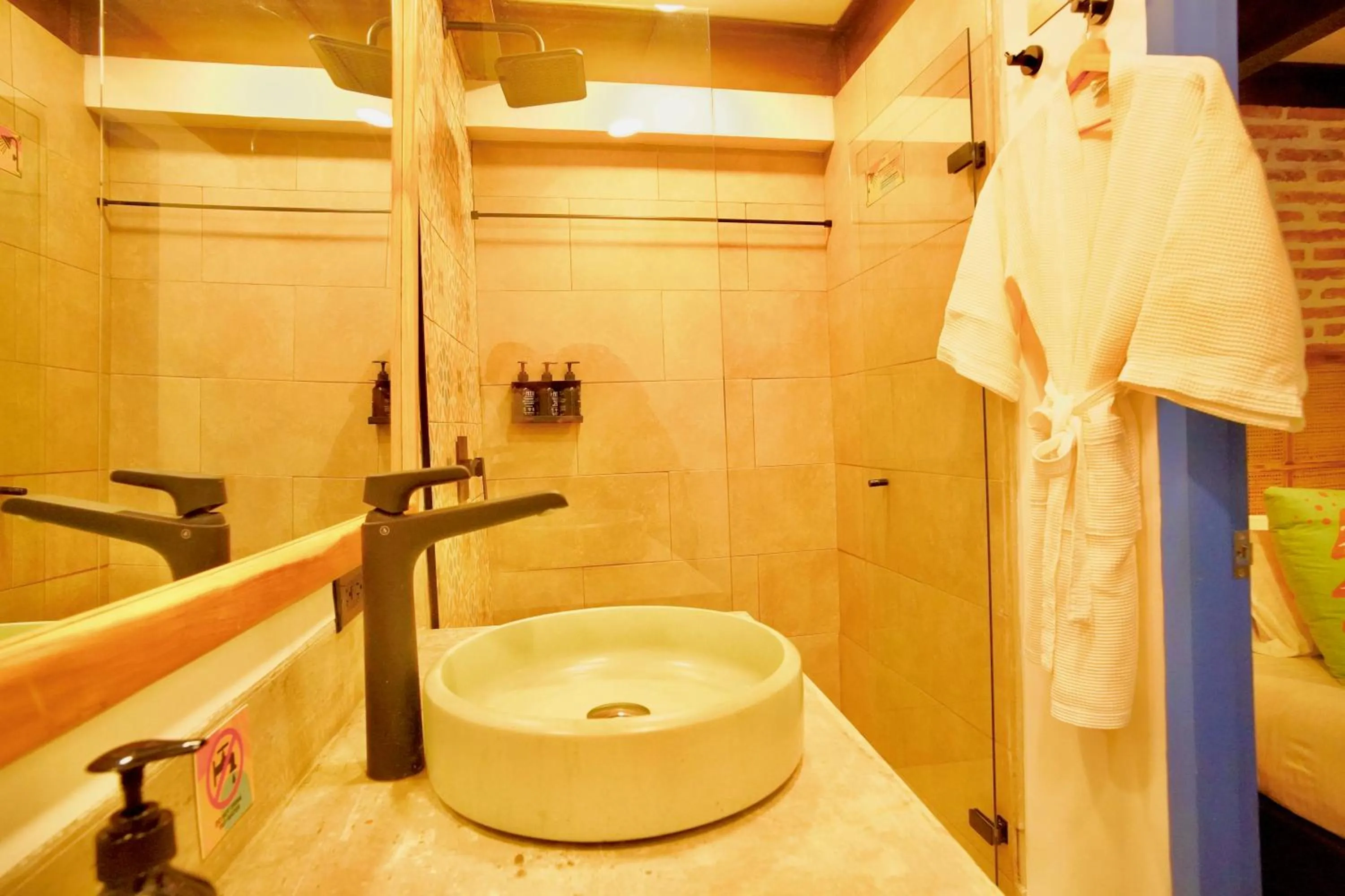 Bathroom in Los Patios Hostel