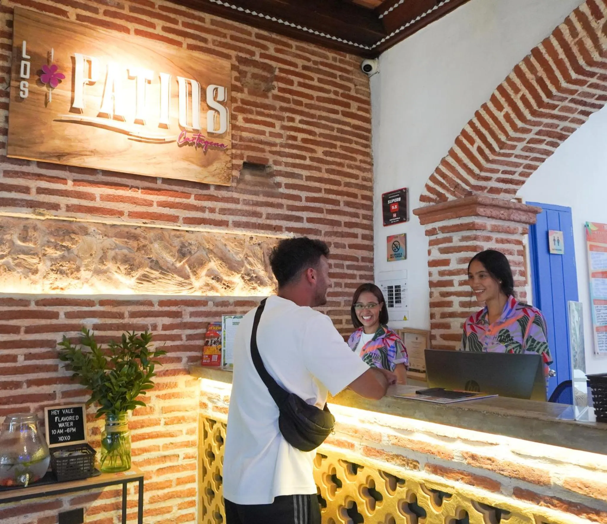 Lobby or reception in Los Patios Hostel