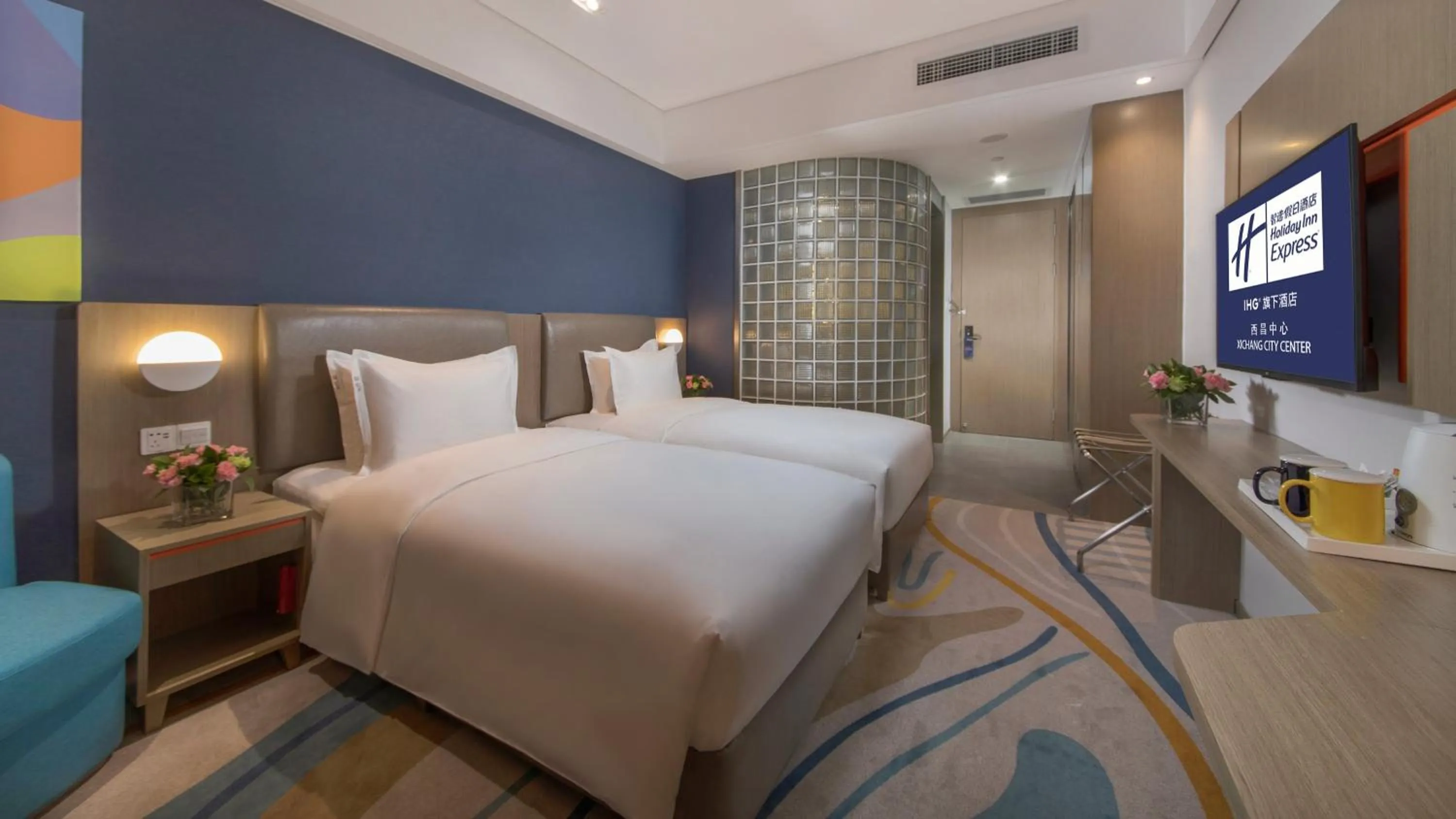 Photo of the whole room, Bed in Holiday Inn Express - Xichang City Center by IHG