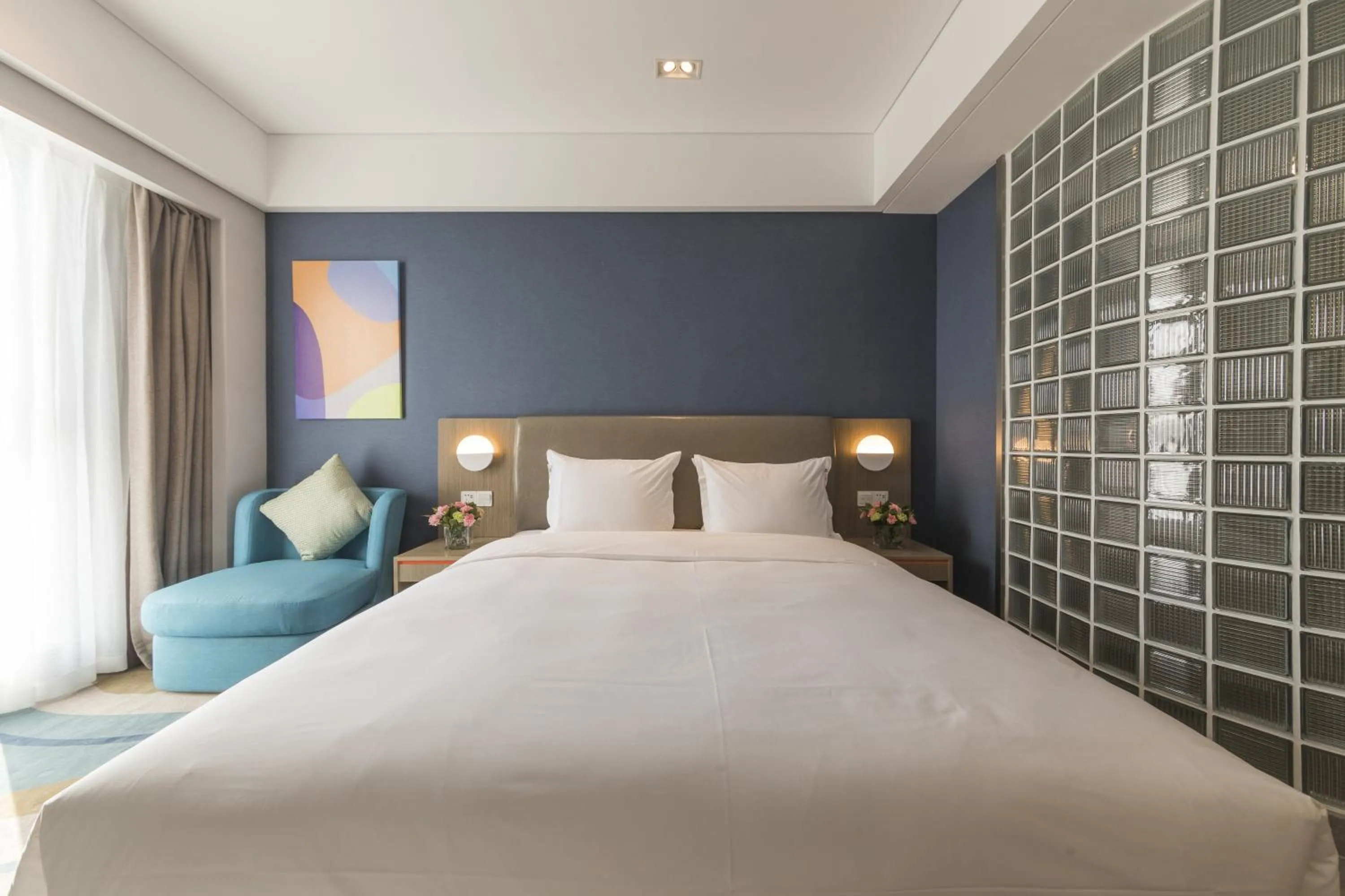 Photo of the whole room, Bed in Holiday Inn Express - Xichang City Center by IHG