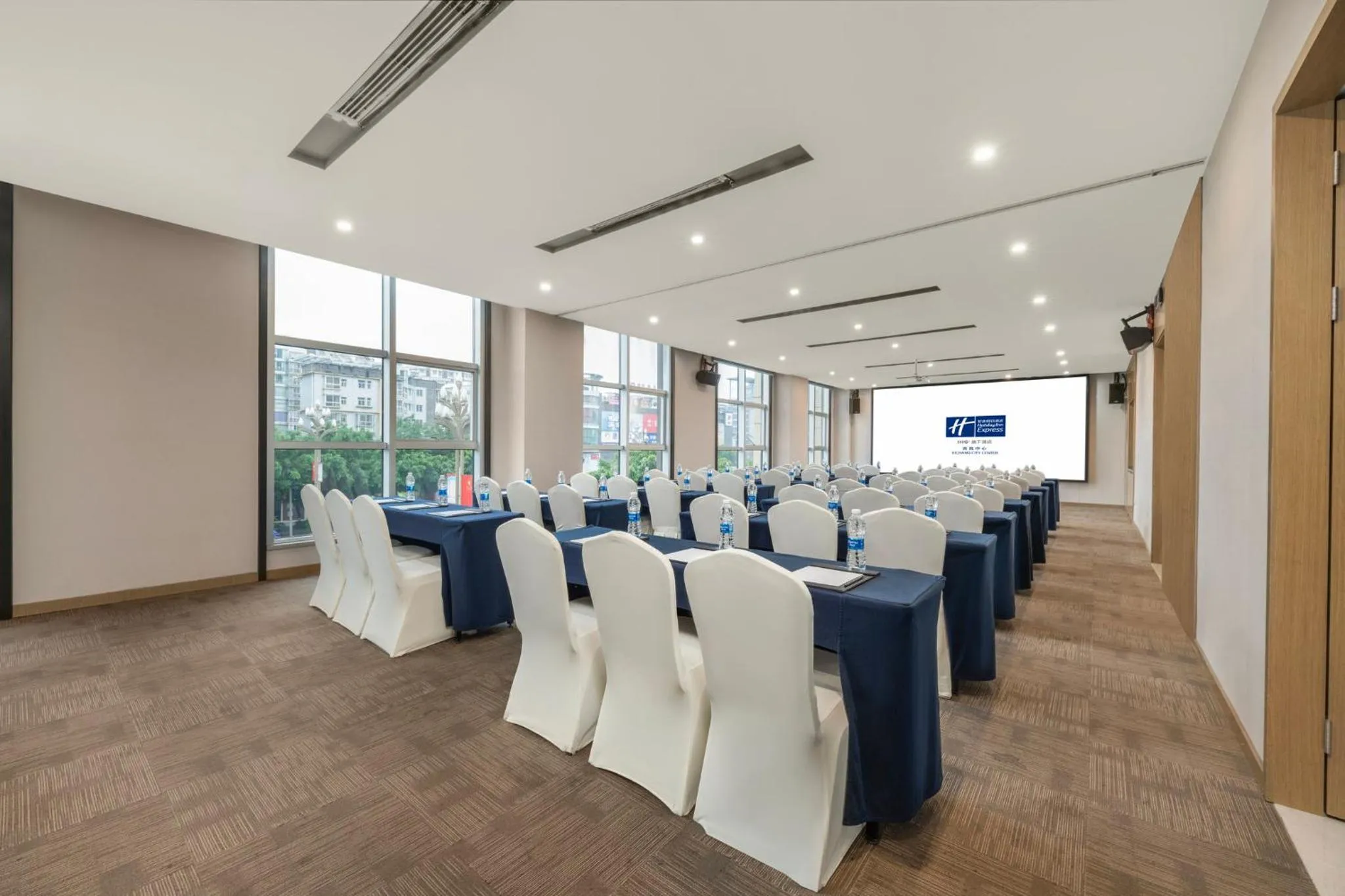 Meeting/conference room in Holiday Inn Express - Xichang City Center by IHG