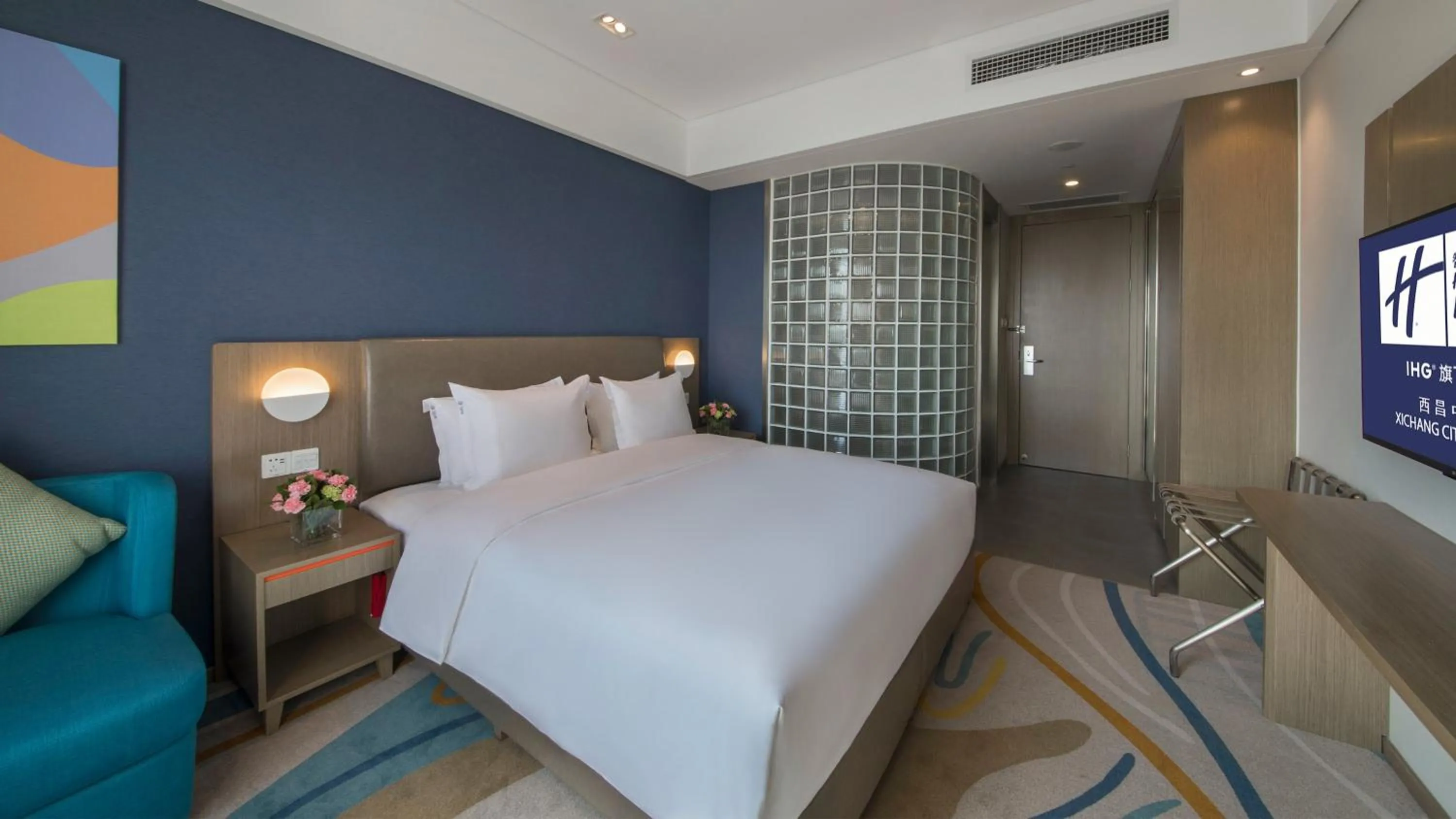 Photo of the whole room, Bed in Holiday Inn Express - Xichang City Center by IHG