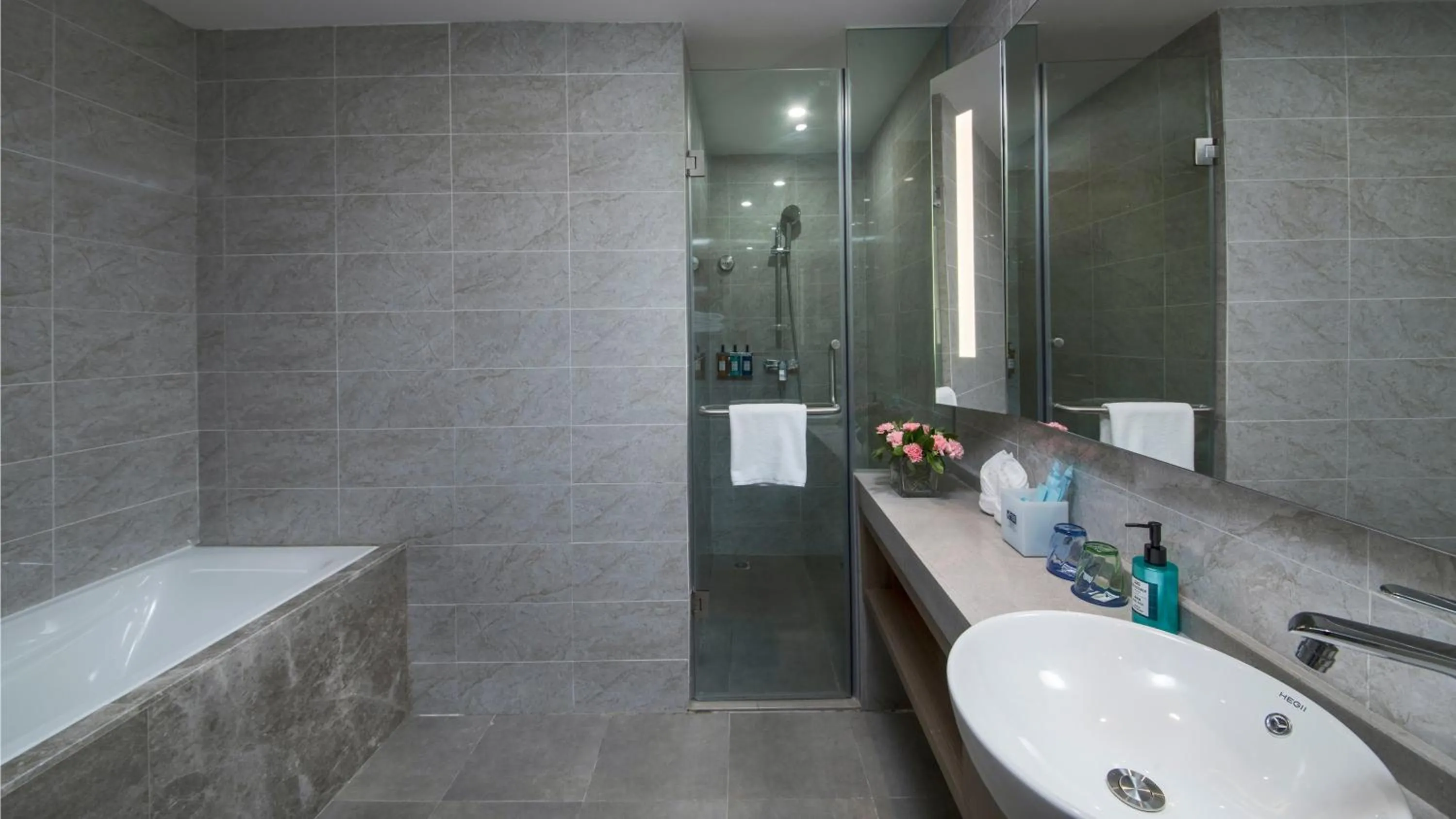 Photo of the whole room in Holiday Inn Express - Xichang City Center by IHG