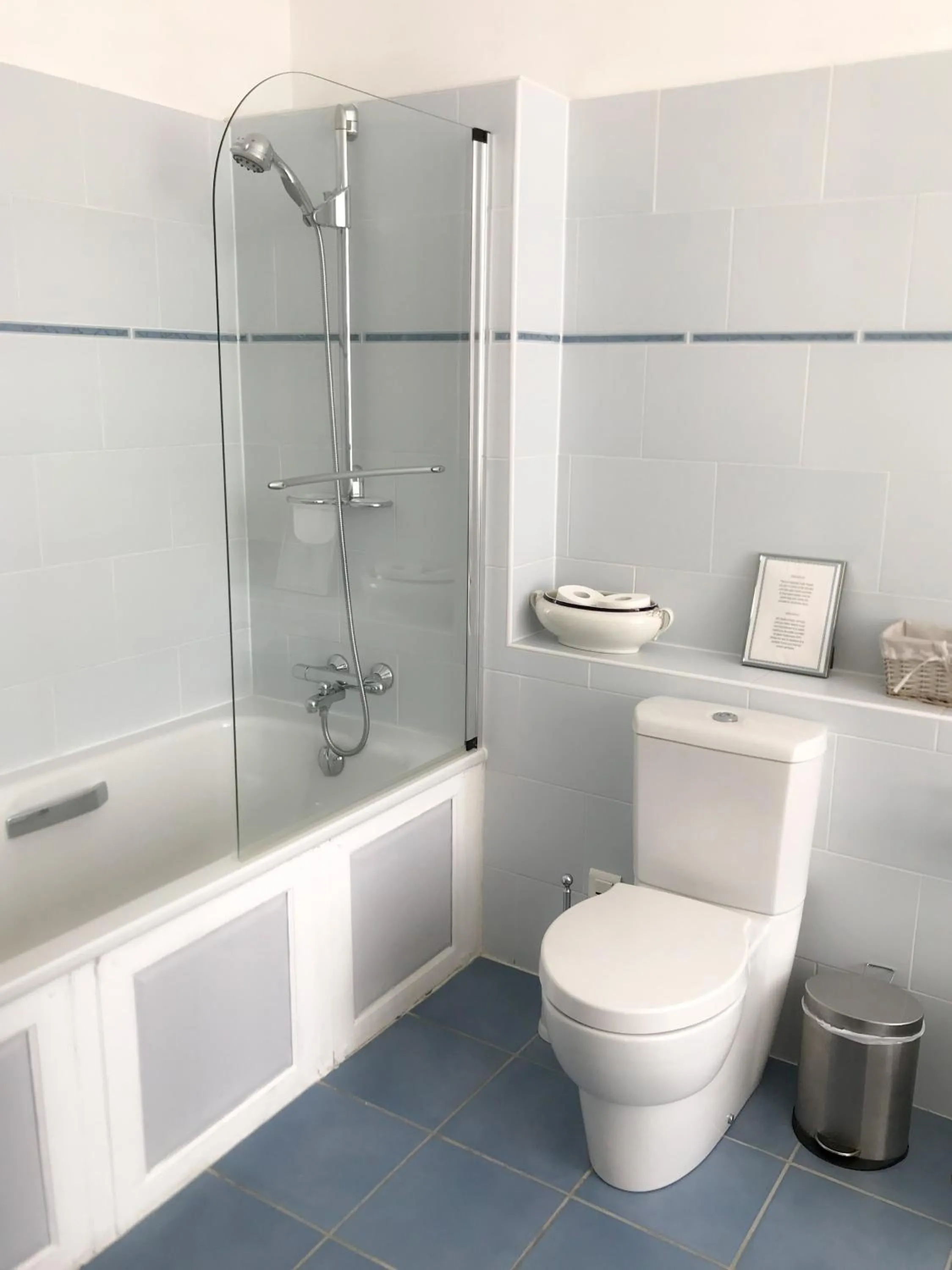 Shower in Le Petit Cochon