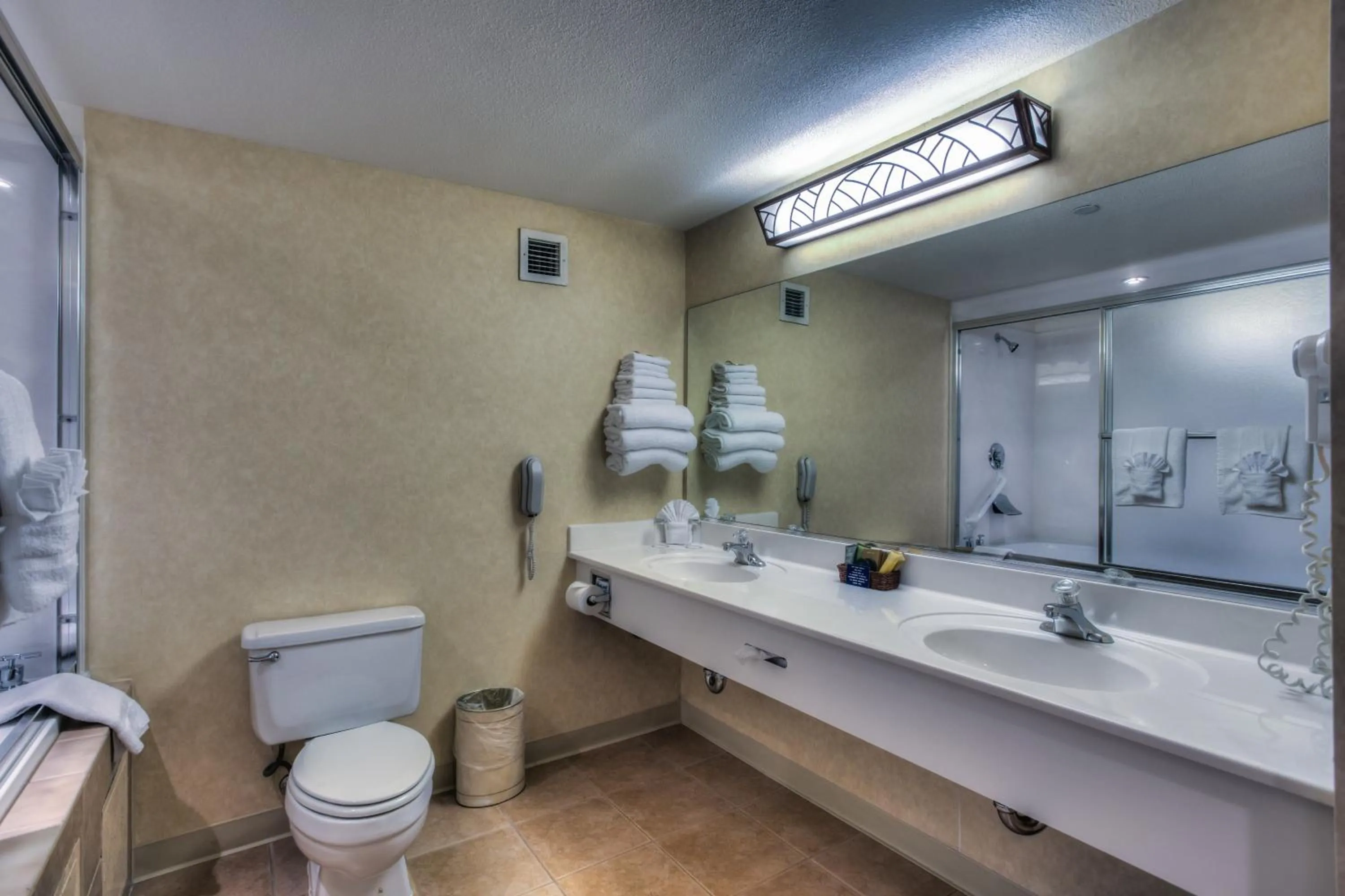 Shower in The Edgewater Hotel and Casino