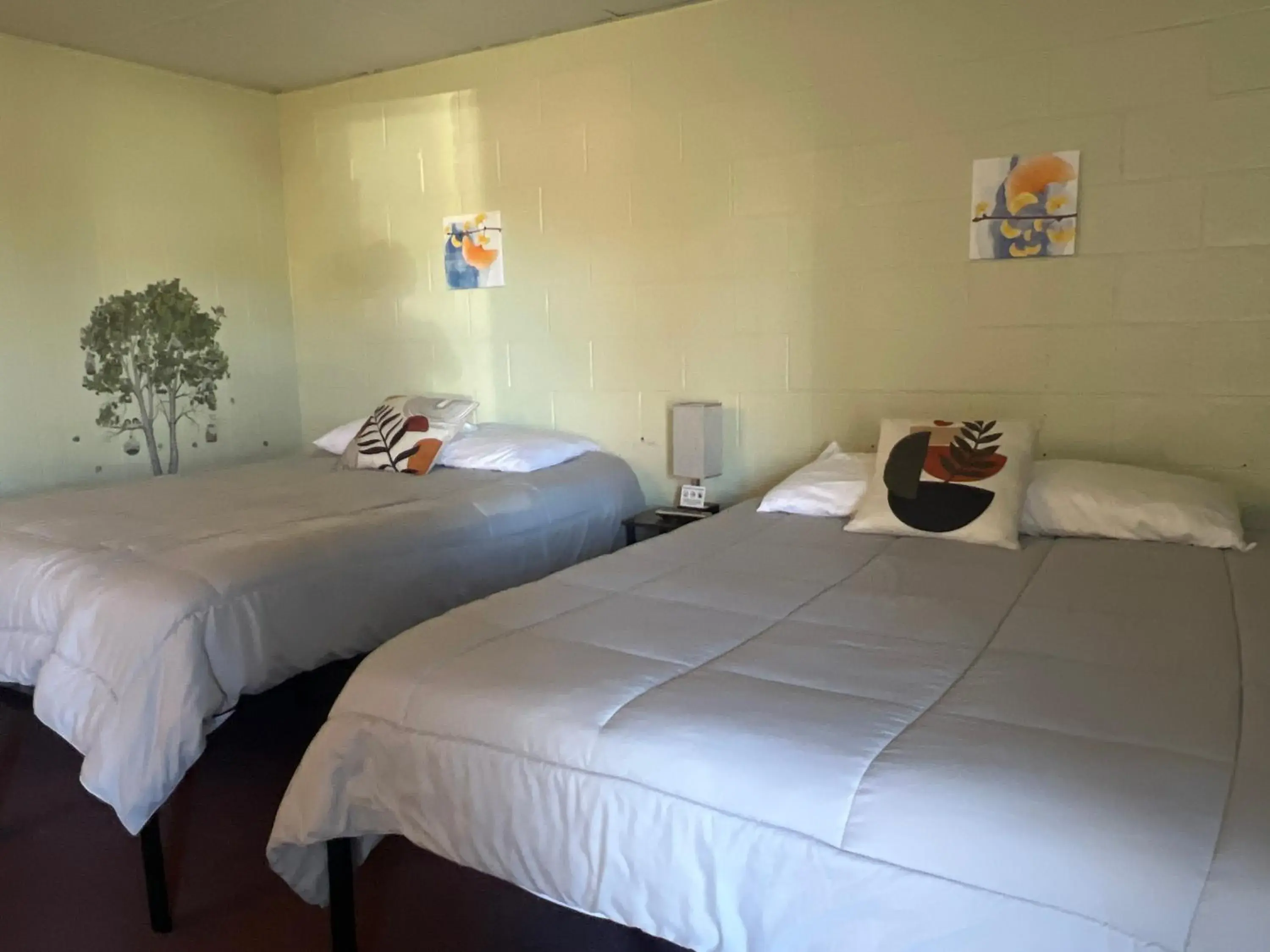 Queen Room with Two Queen Beds in Mid-town Motel Queen Room with Two Queen Beds in Mid-town Motel