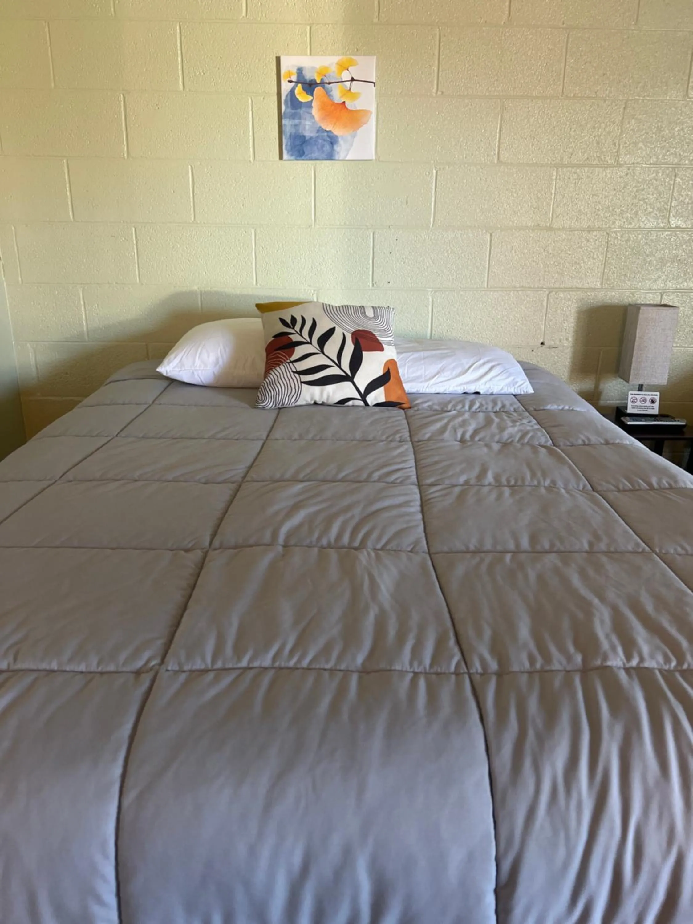 Bed in Mid-town Motel