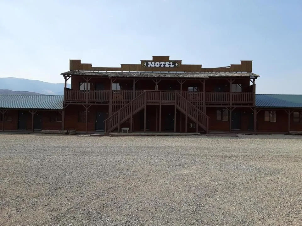 Property building in Yellowstone Valley Inn