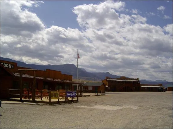 Facade/entrance in Yellowstone Valley Inn