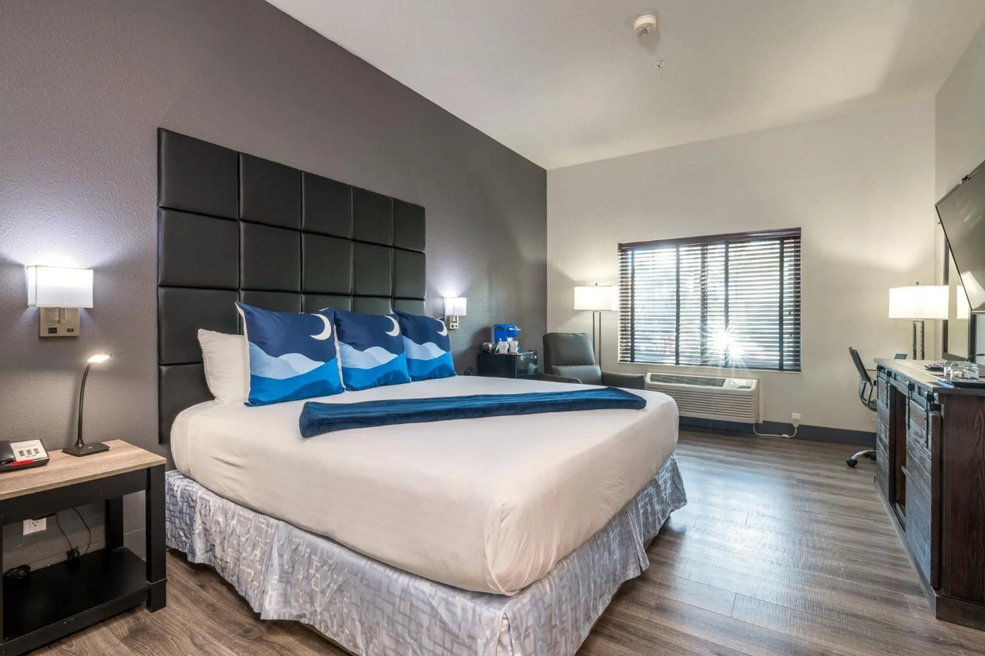 Photo of the whole room, Bed in Wood River Inn & Suite