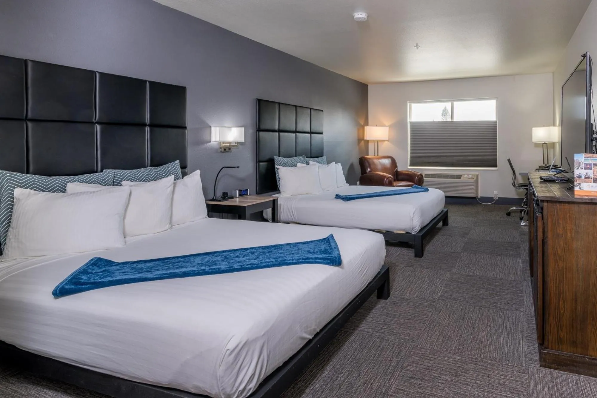 Bed in Wood River Inn & Suite