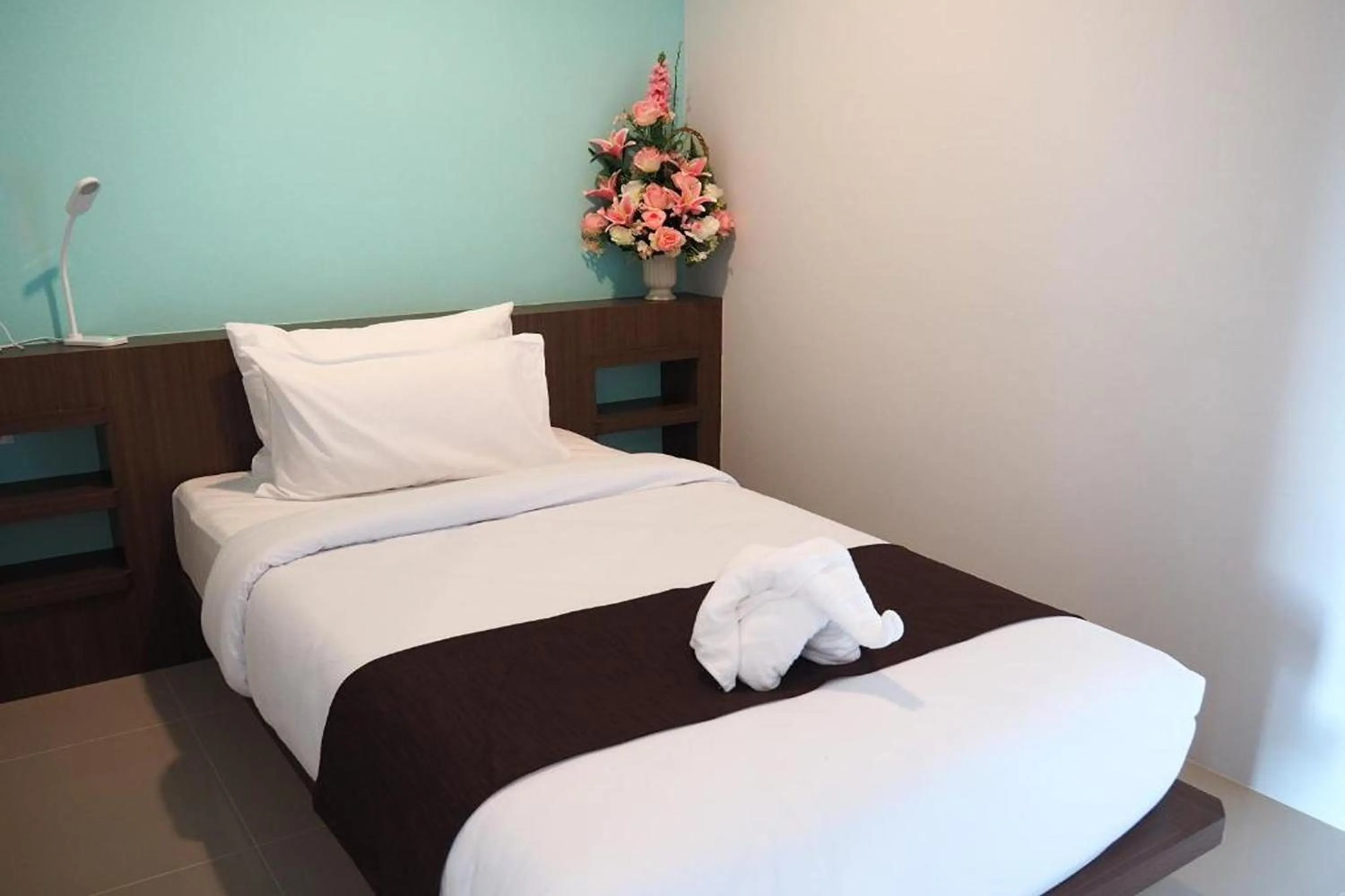 Photo of the whole room, Bed in Friendly Hotel Krabi