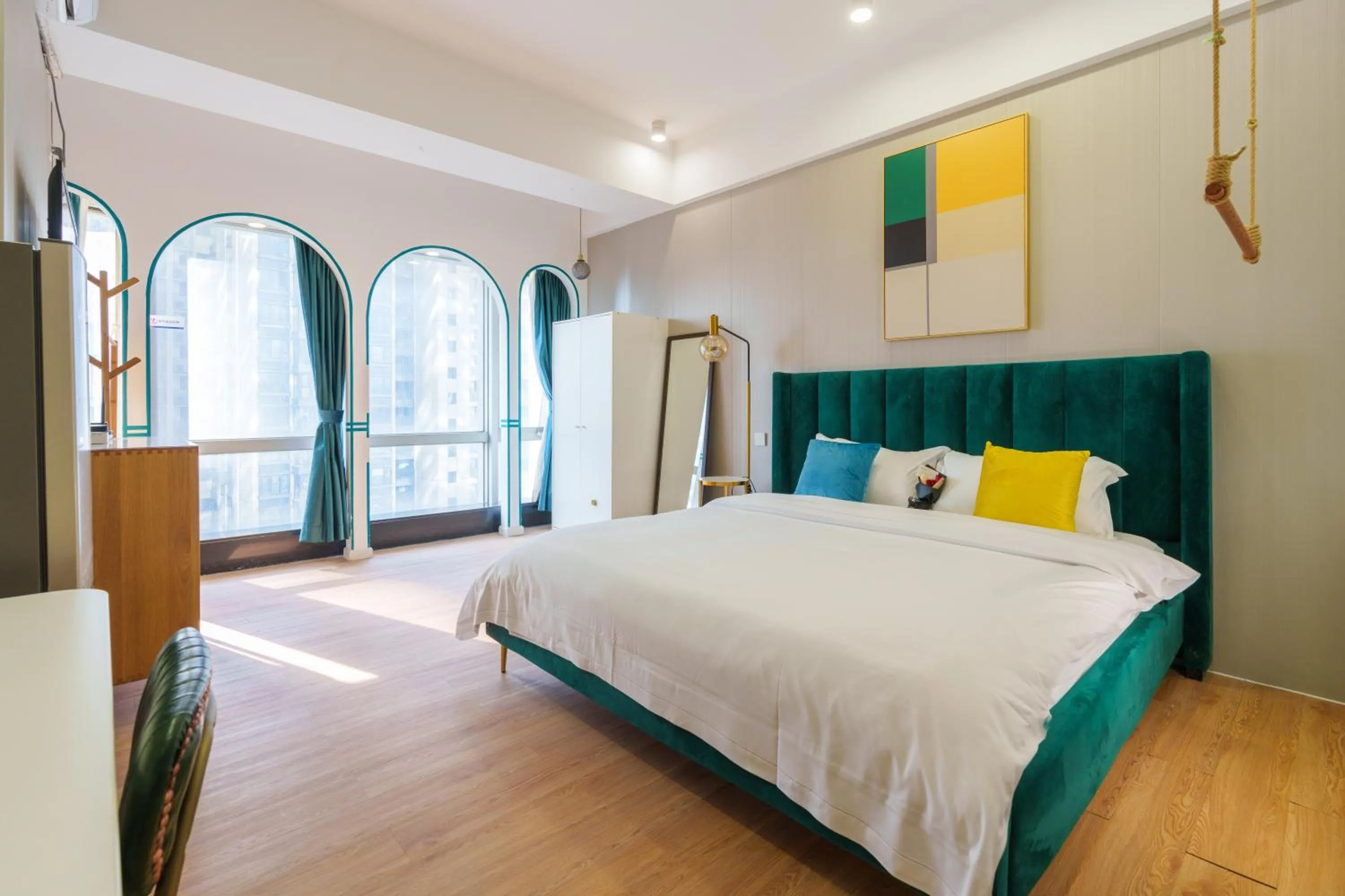 Bed in Sunny International Apartment From Beijing Road