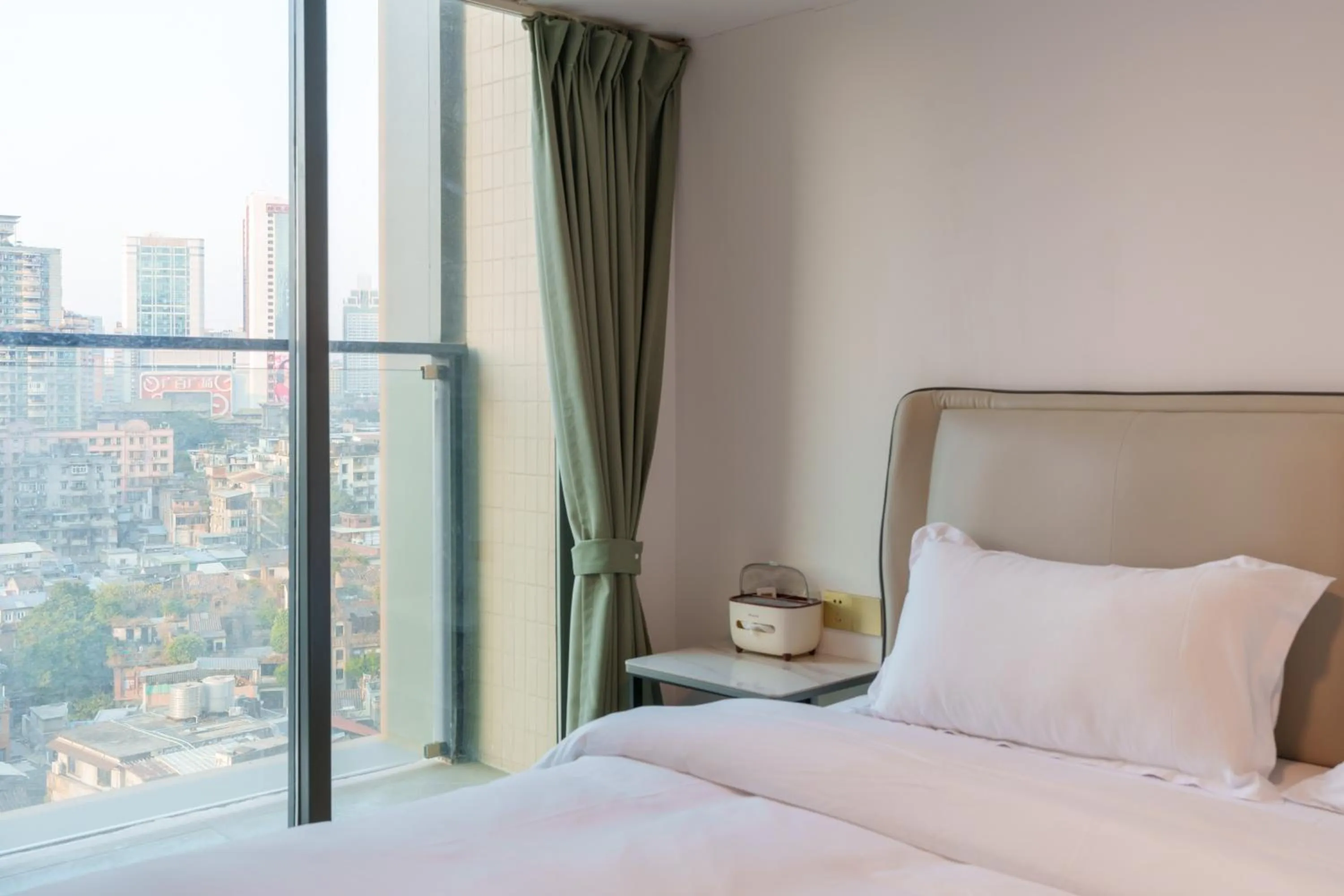 Bed in Sunny International Apartment From Beijing Road