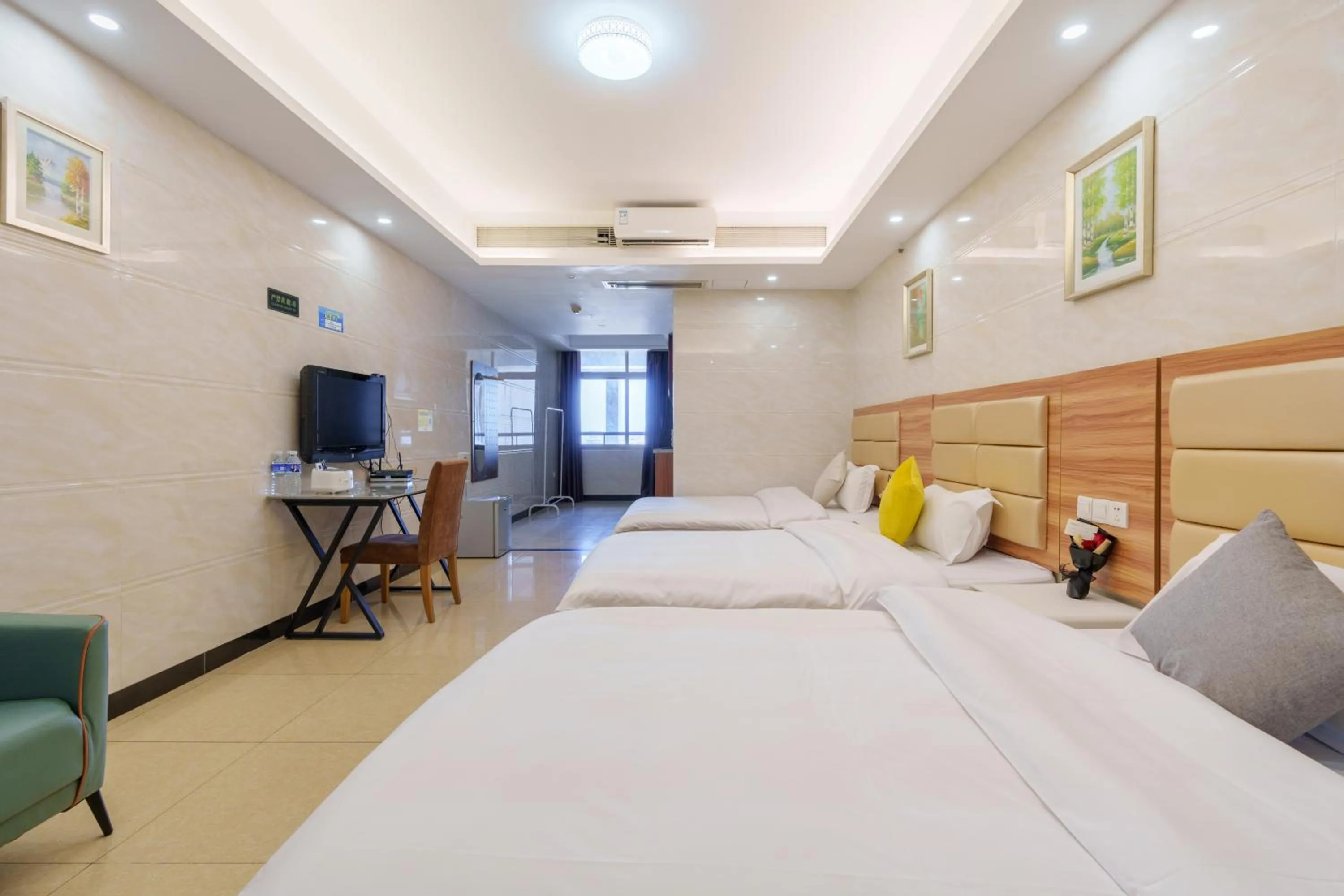 Photo of the whole room, Bed in Sunny International Apartment From Beijing Road