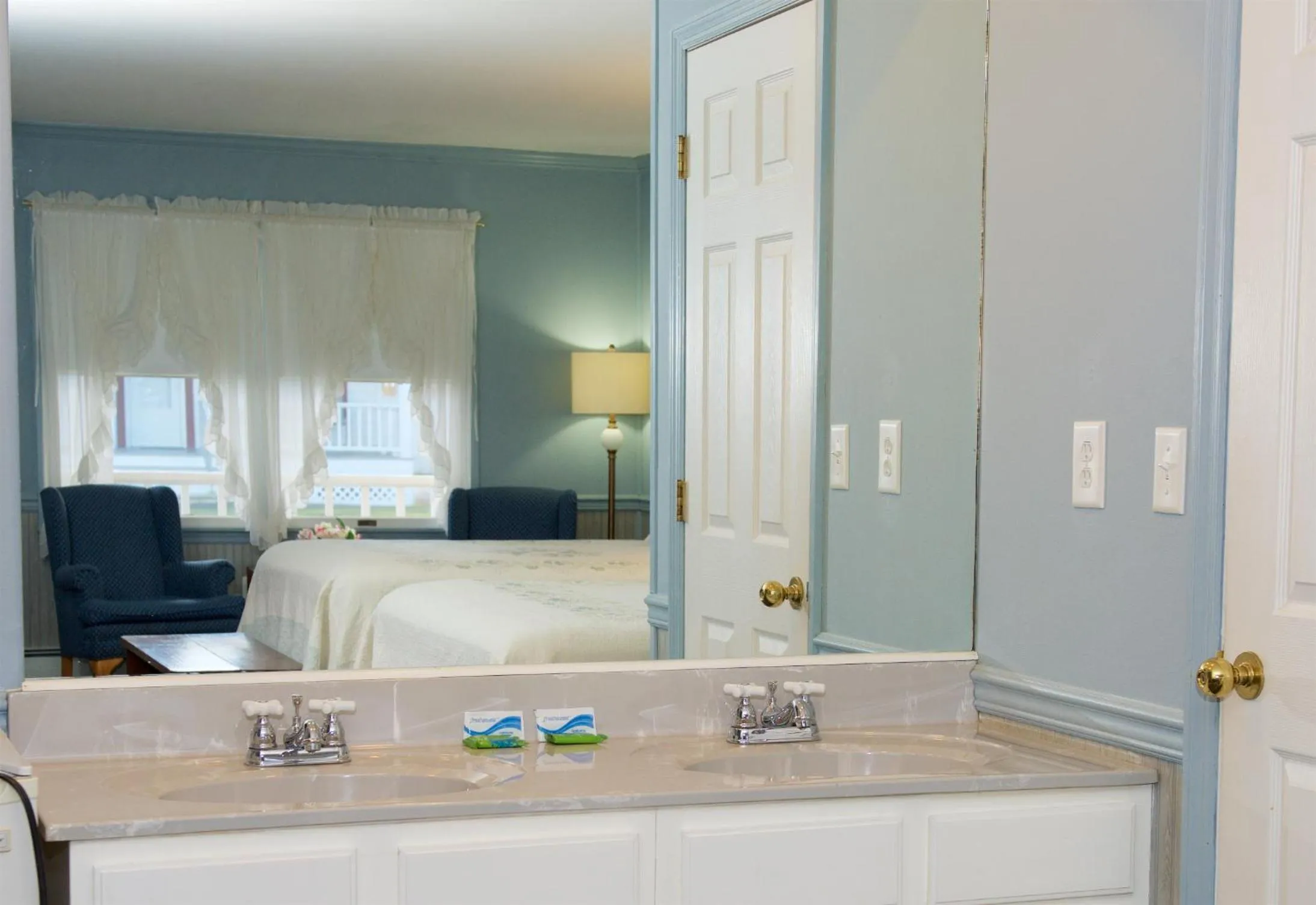 Bed in Myer Country Motel