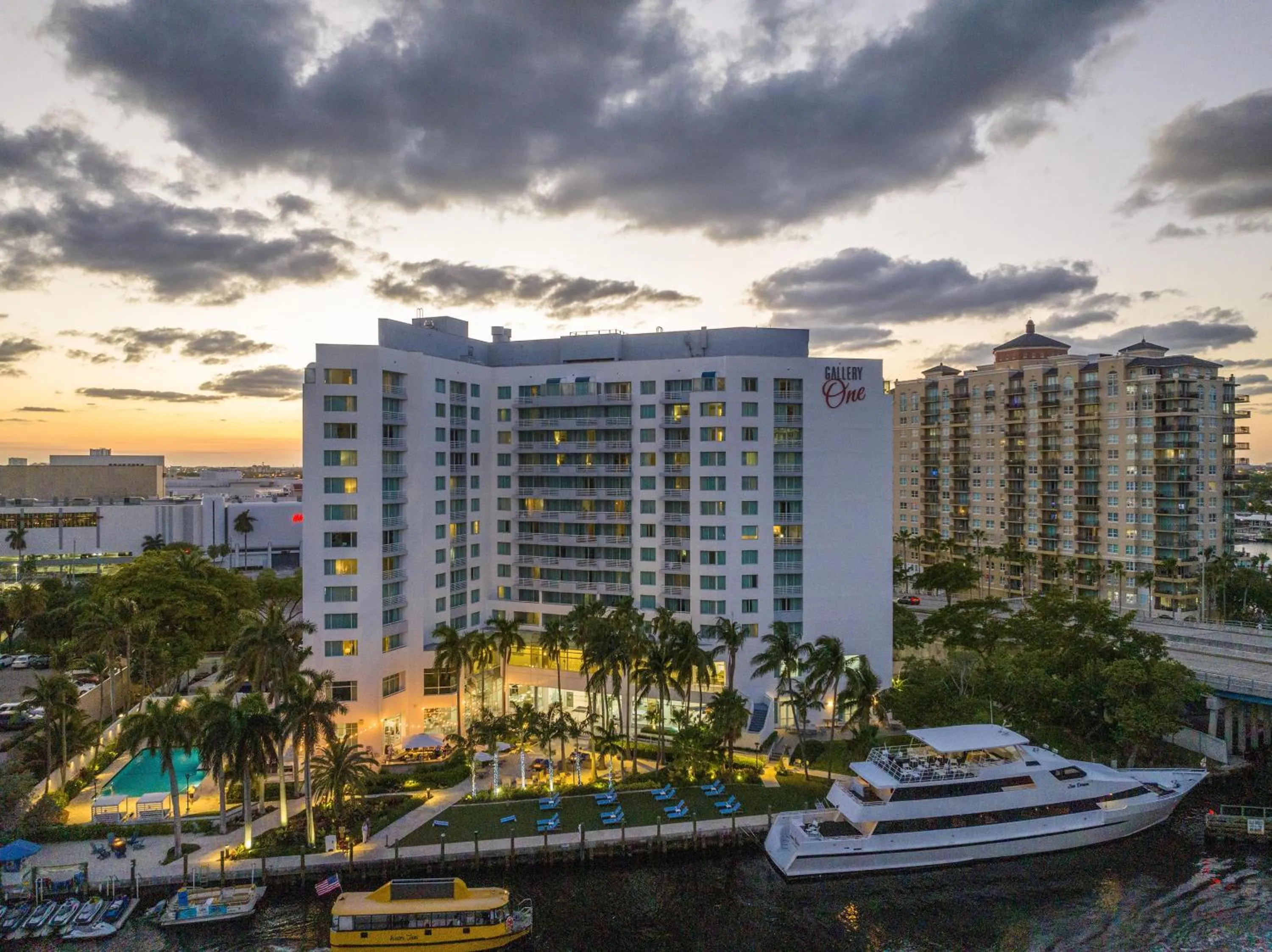 GALLERY One - A DoubleTree Suites by Hilton Hotel