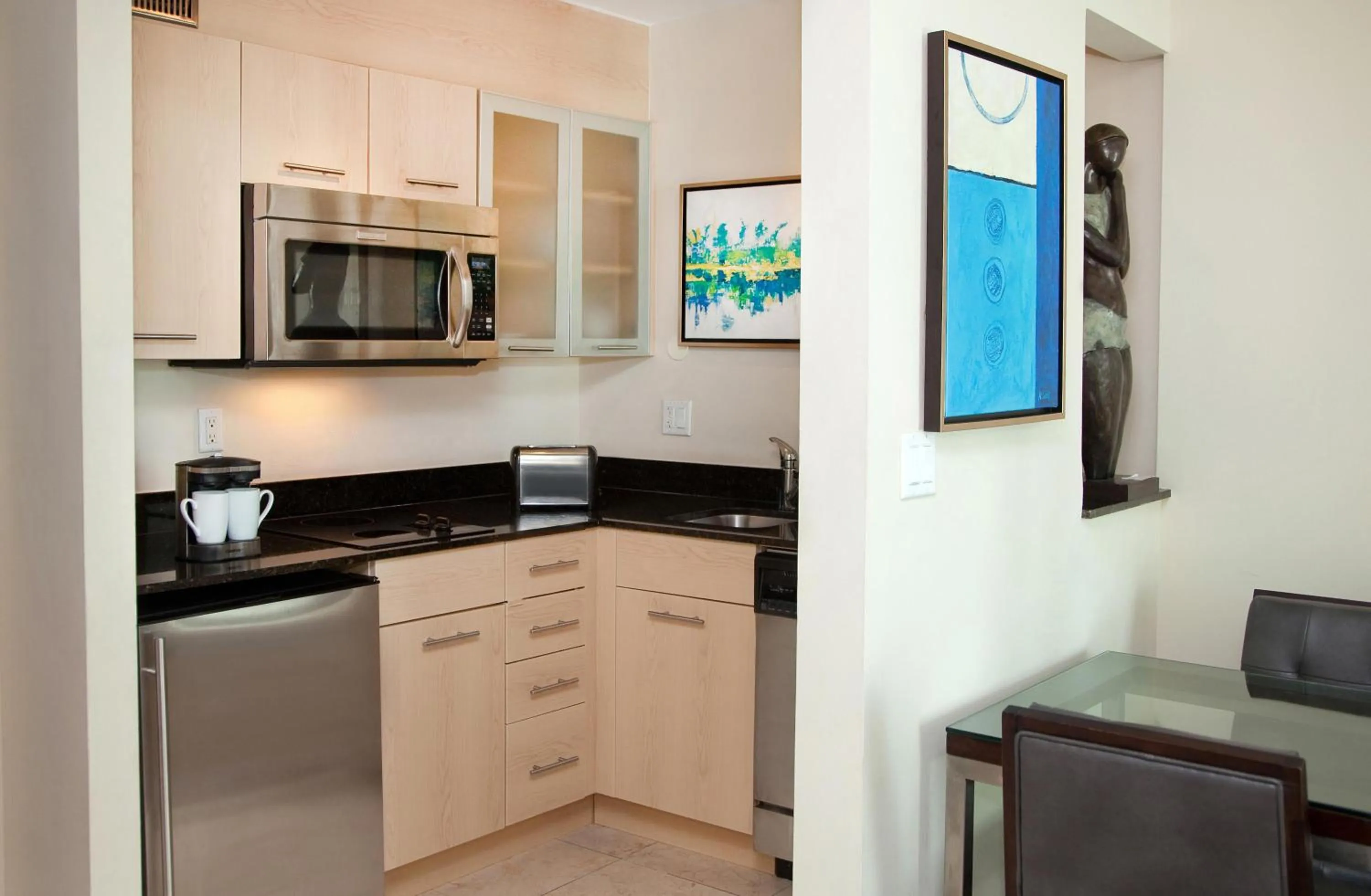 Kitchen or kitchenette in GALLERY One - A DoubleTree Suites by Hilton Hotel