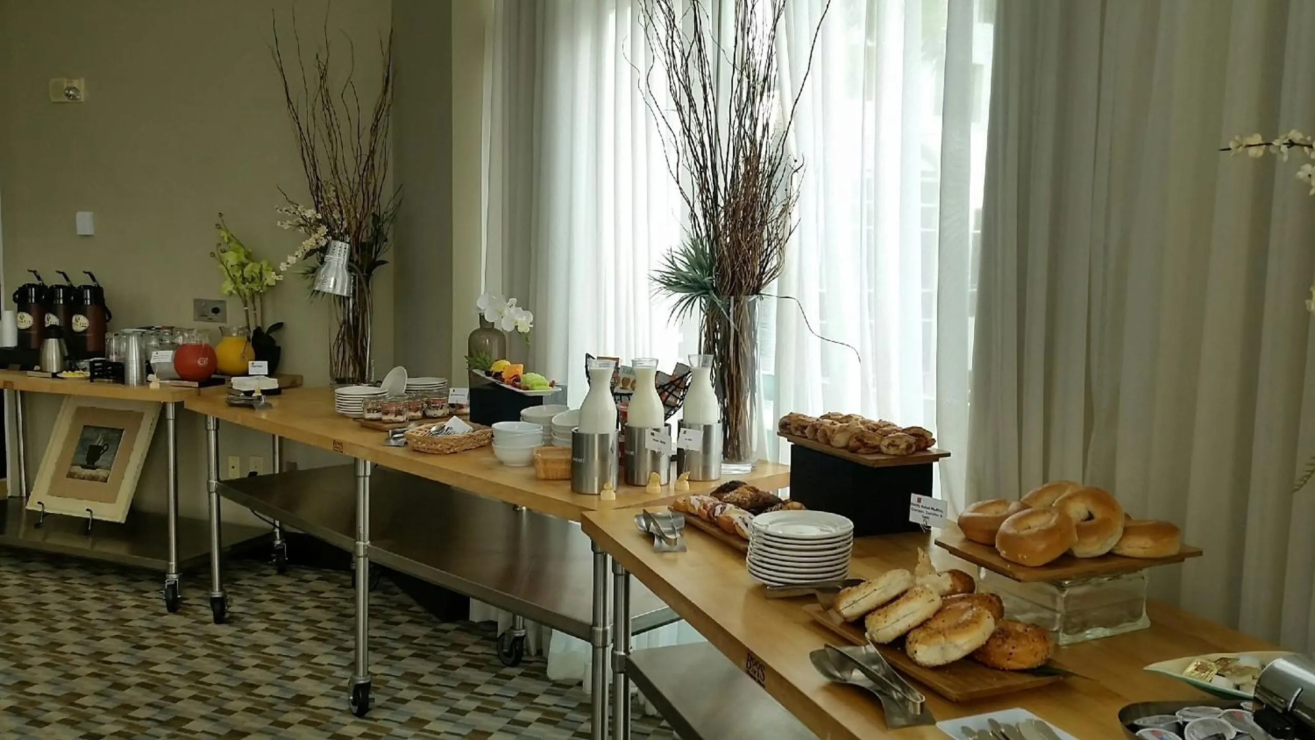 Breakfast in GALLERY One - A DoubleTree Suites by Hilton Hotel