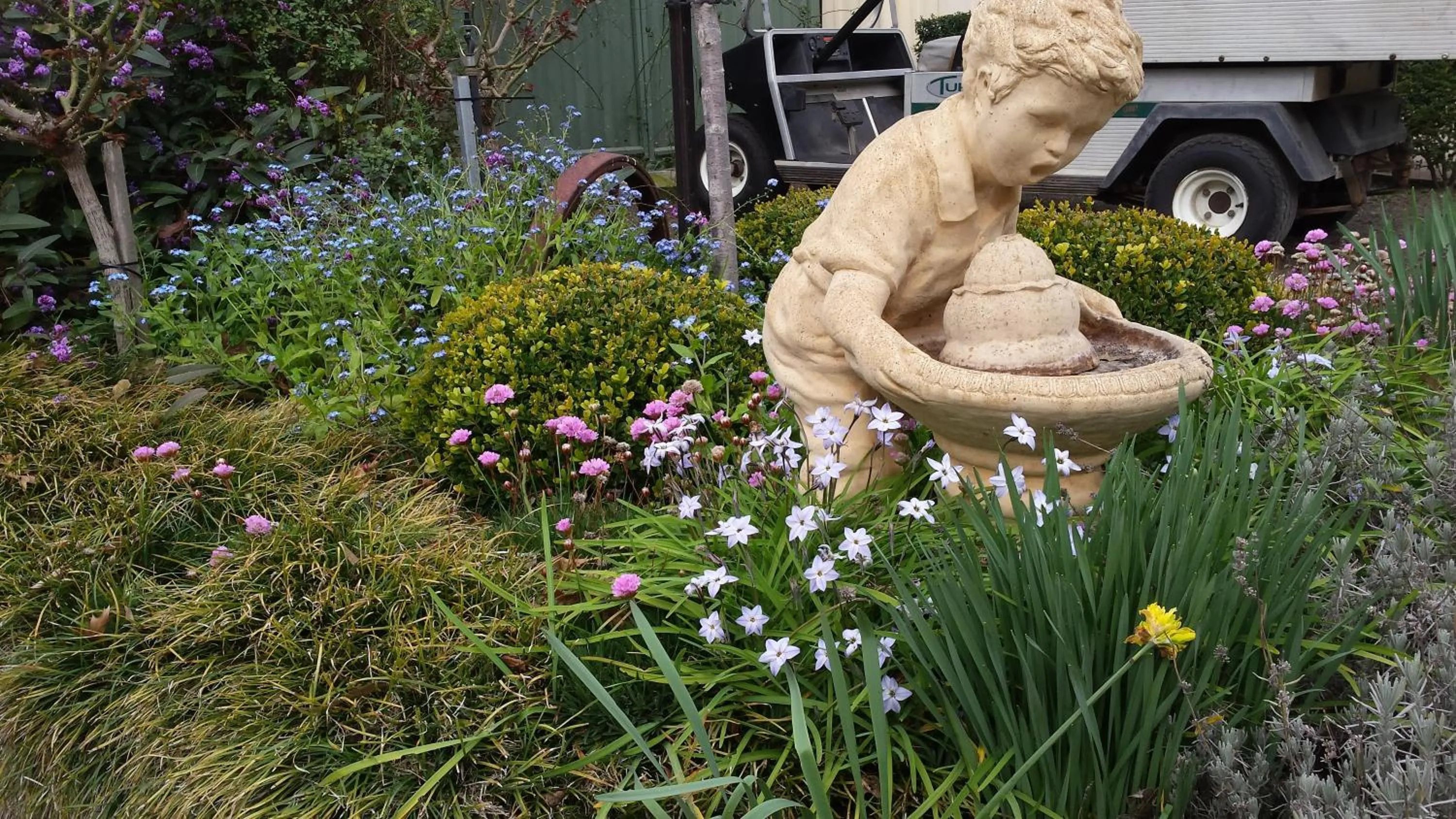 Spring in Lake Hamilton Motor Village and Caravan Park