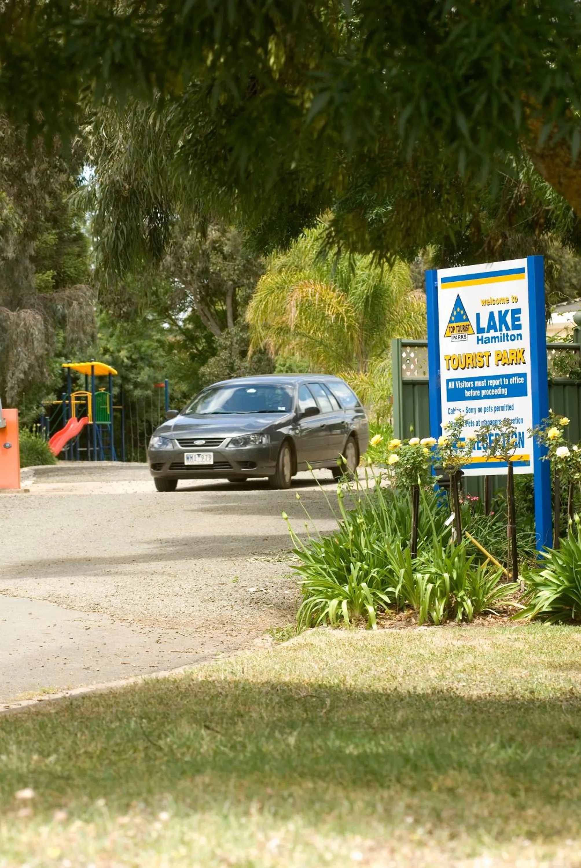 Facade/entrance in Lake Hamilton Motor Village and Caravan Park