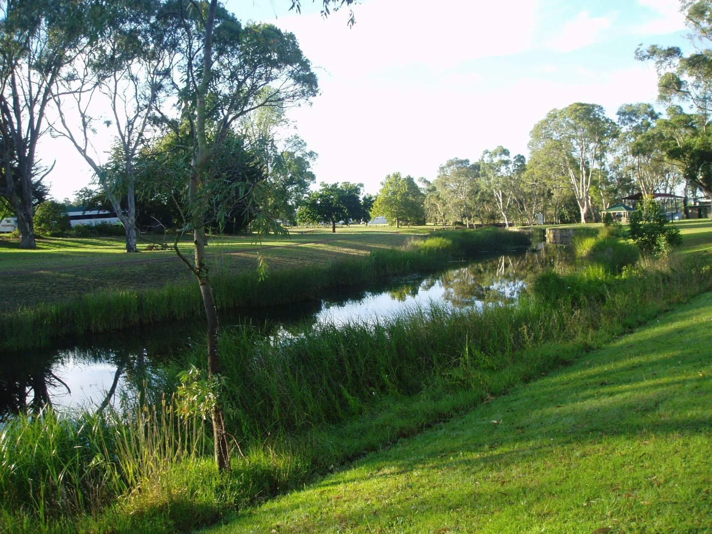 River view in Lake Hamilton Motor Village and Caravan Park