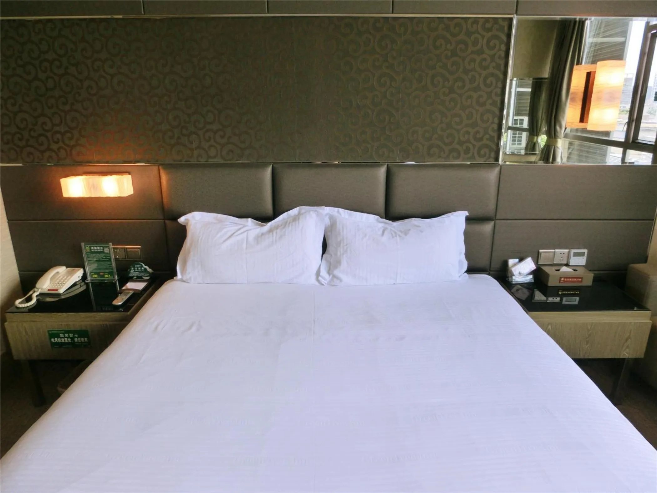Bed in Greentree Alliance Shenzhen Shekou Sea World Hotel
