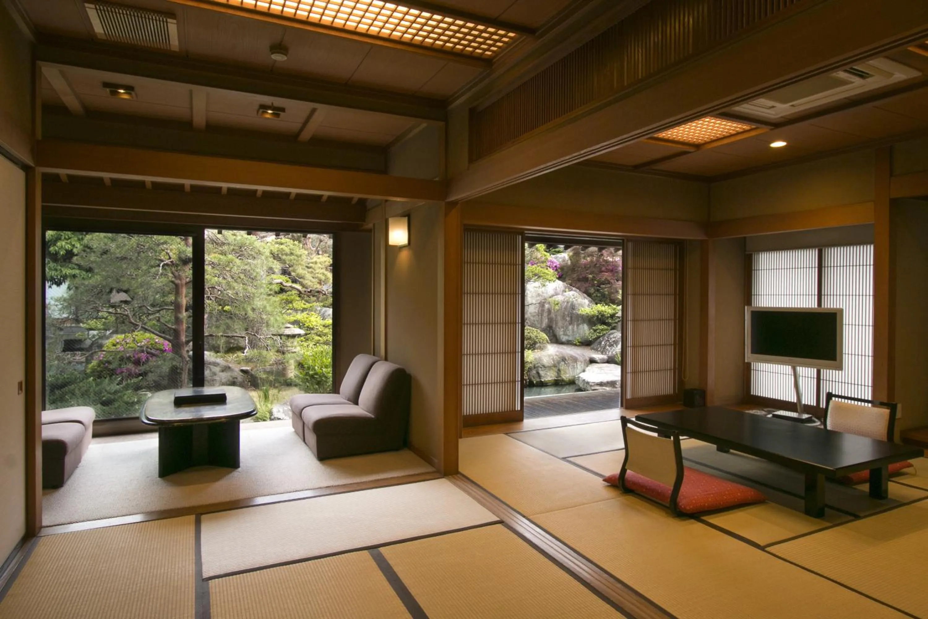 Garden in Beautiful Japanese Garden Kagetsu