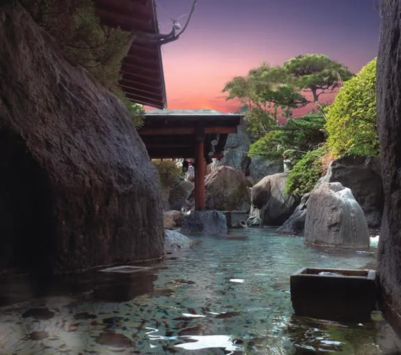 Hot Spring Bath in Beautiful Japanese Garden Kagetsu