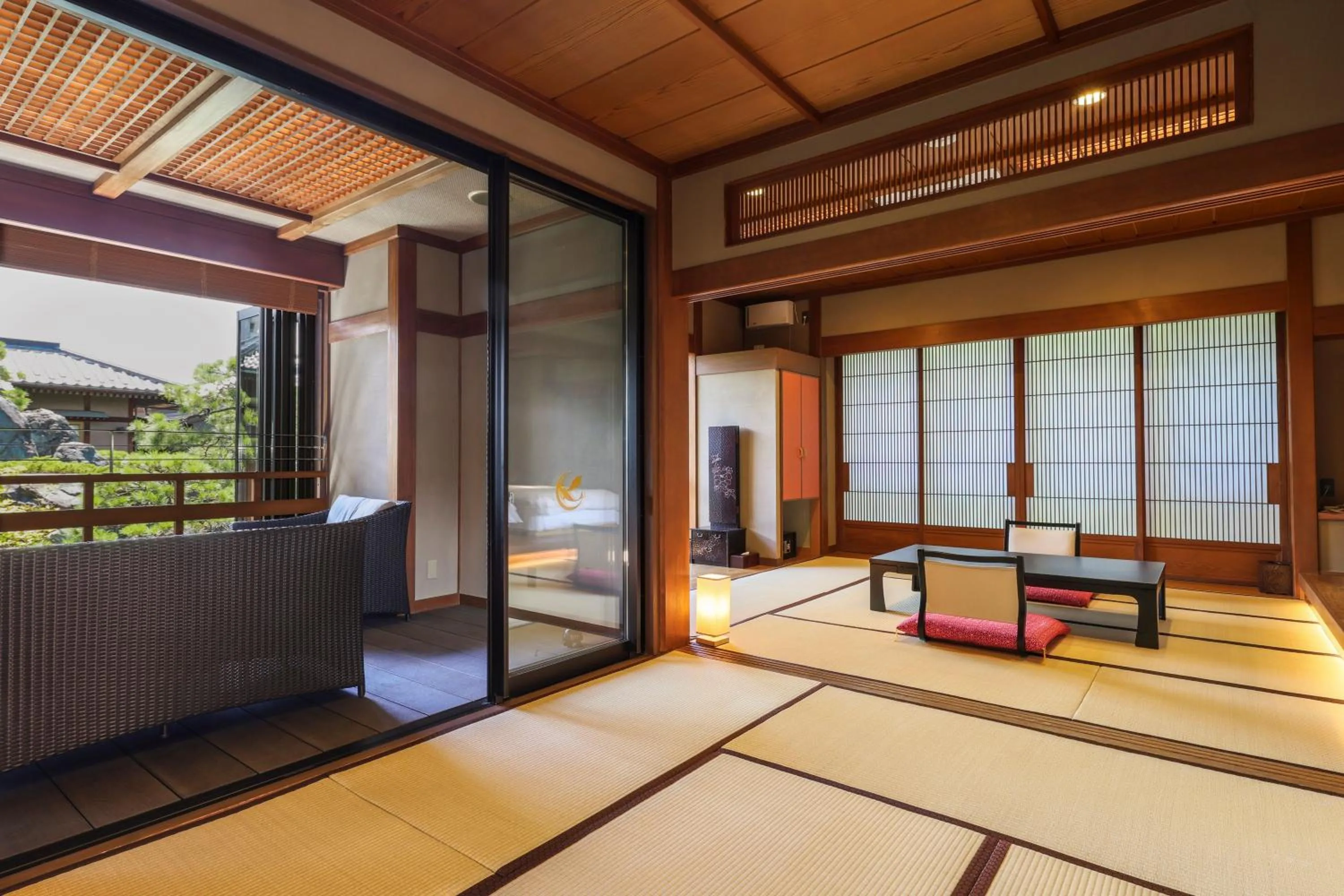 Hot Spring Bath in Beautiful Japanese Garden Kagetsu