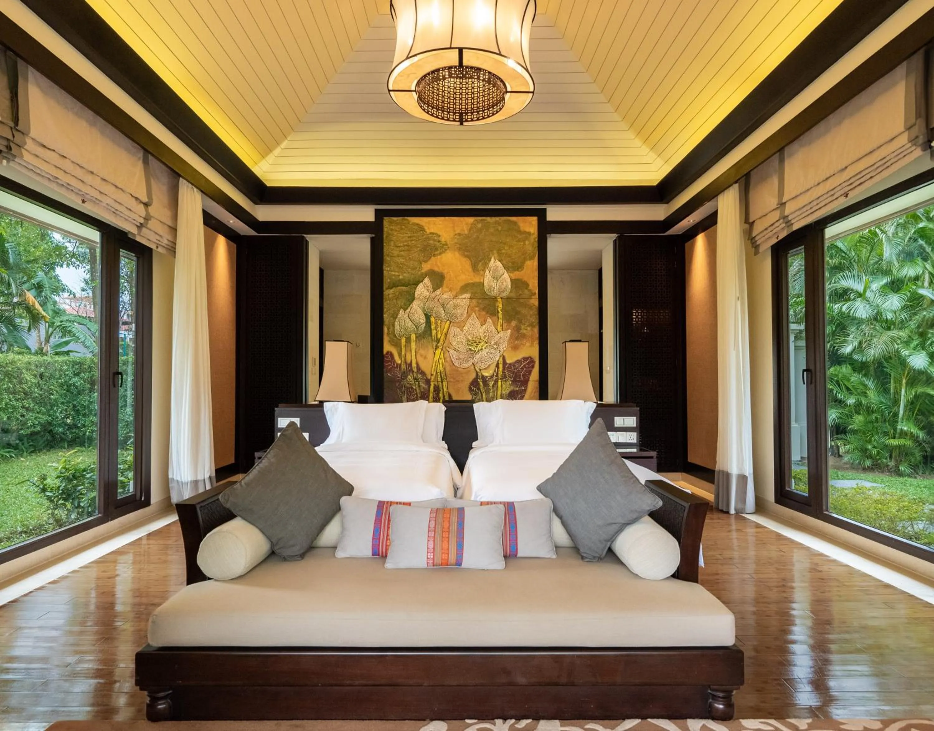 Bed in Banyan Tree Lang Co