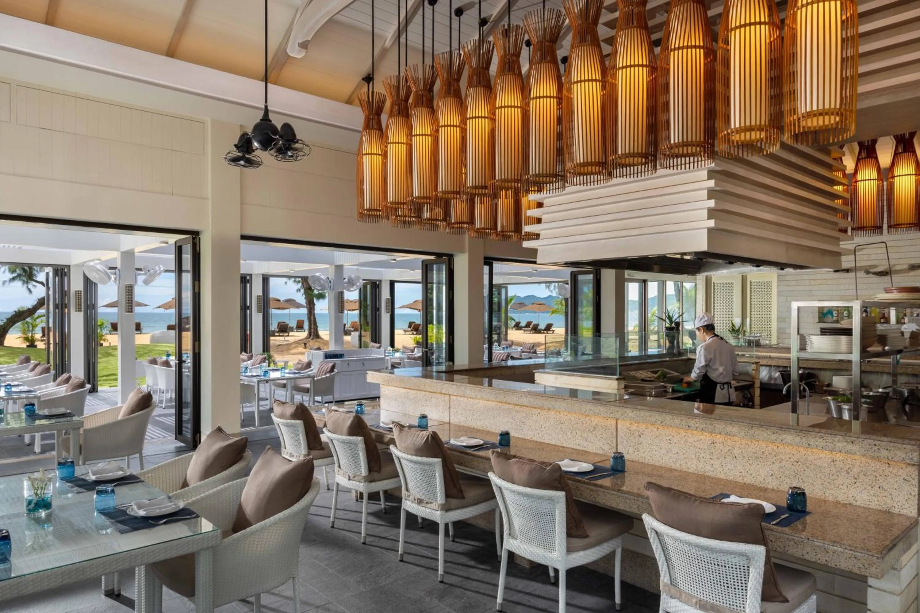 Restaurant/places to eat in Banyan Tree Lang Co