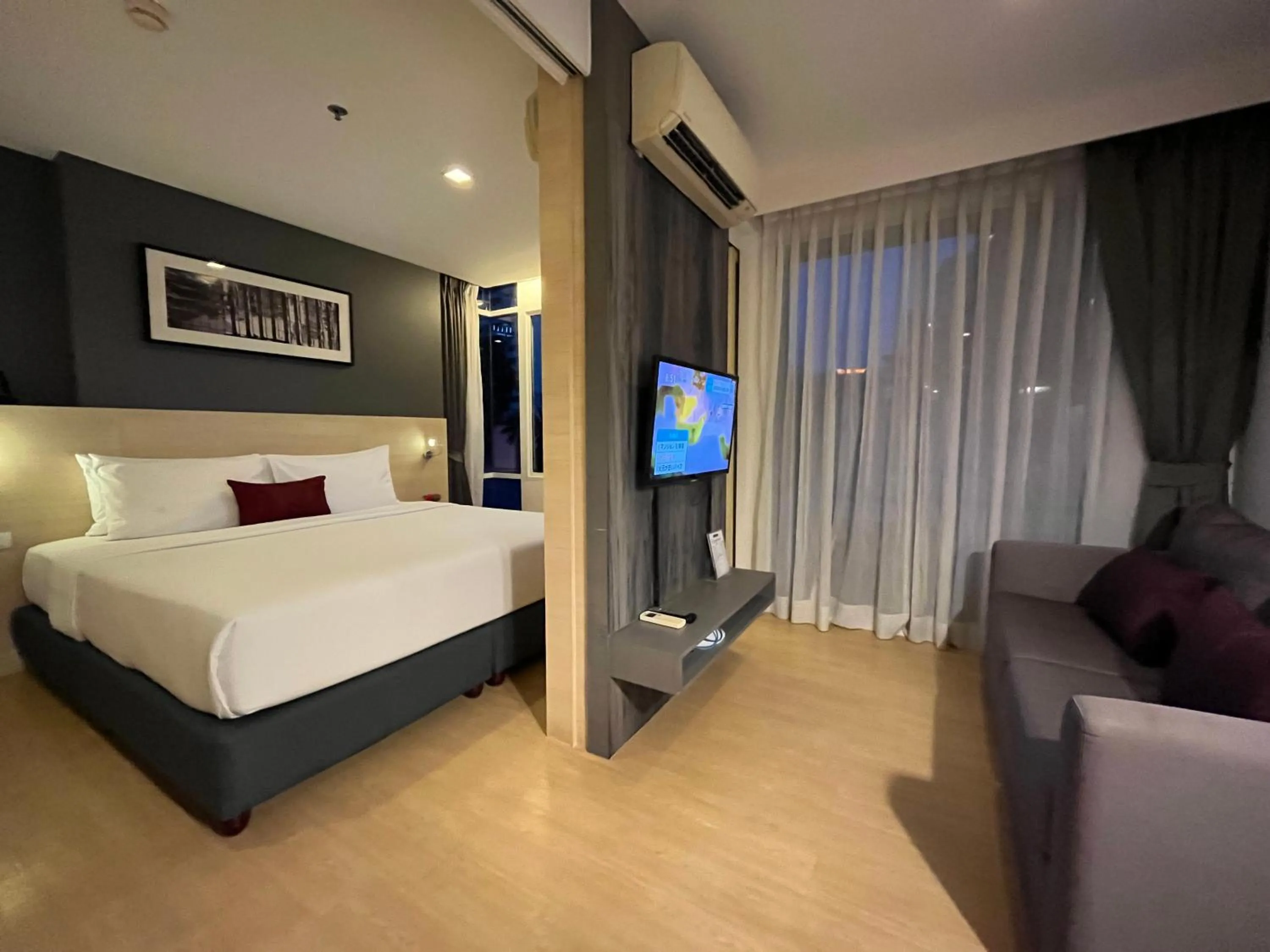Living room, Bed in Arize Hotel Sukhumvit