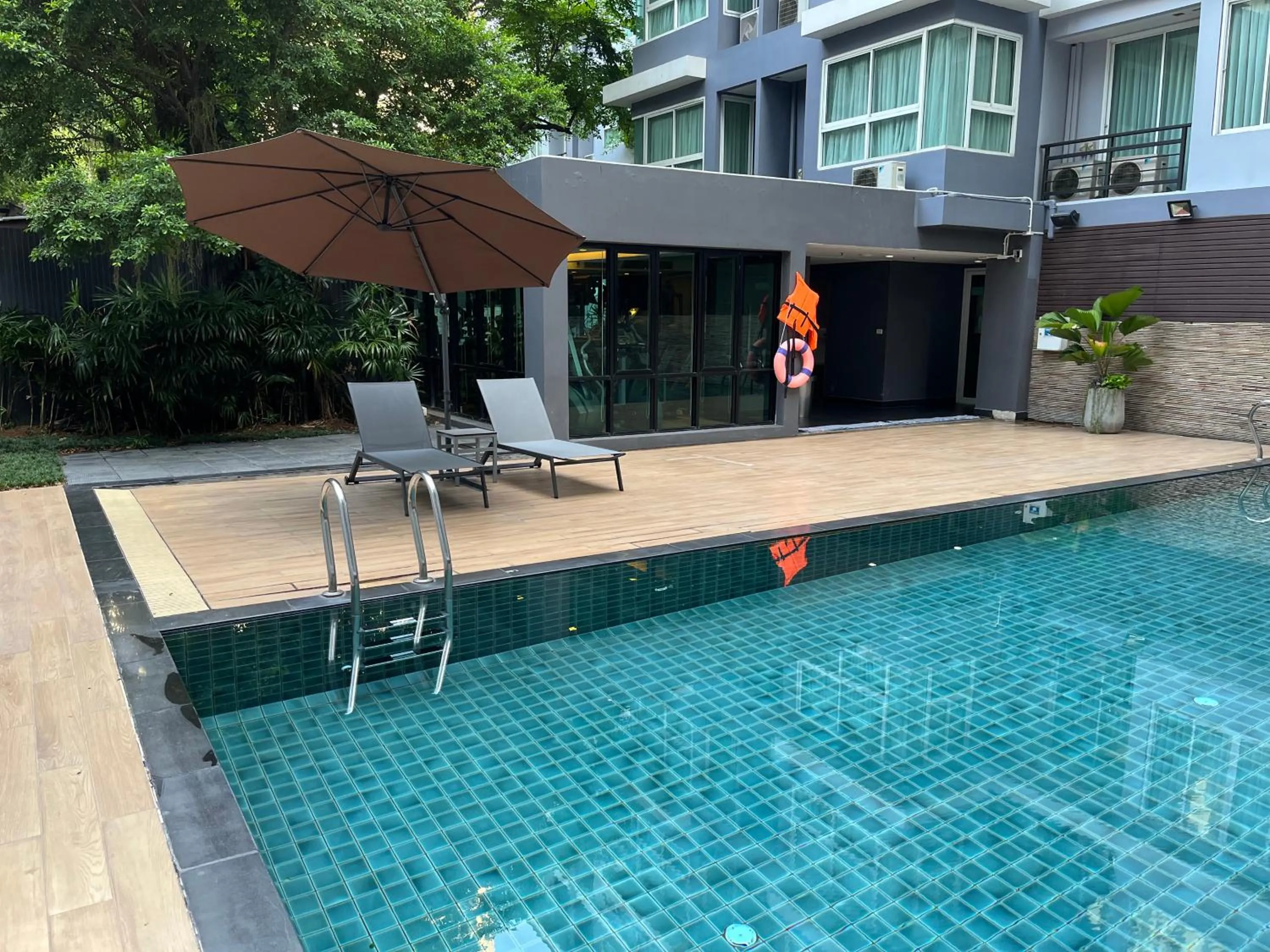 Pool view in Arize Hotel Sukhumvit