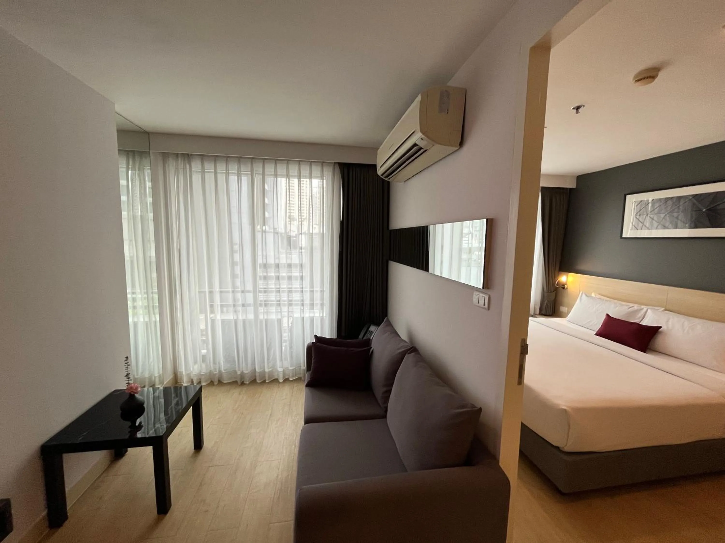 Living room, Bed in Arize Hotel Sukhumvit