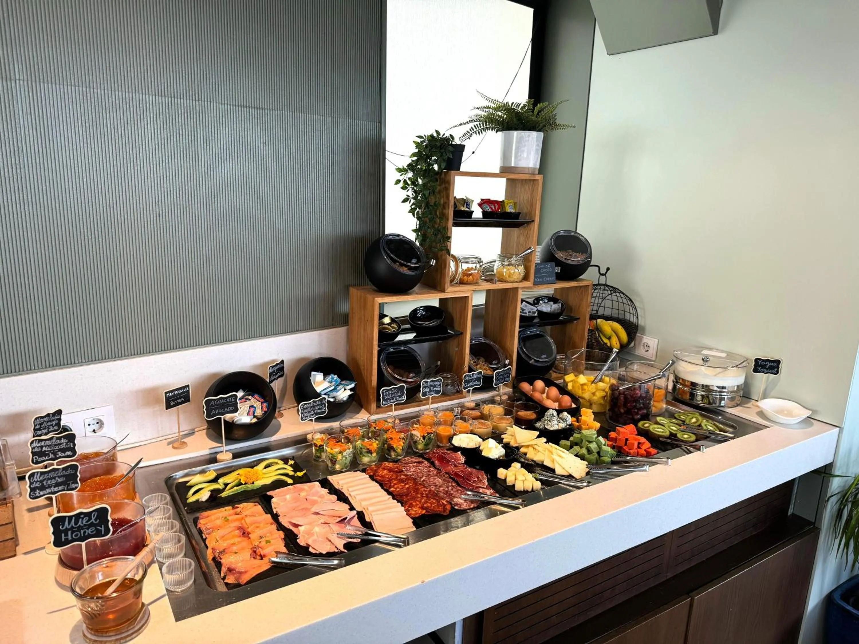 Restaurant/places to eat in Hotel Kivir