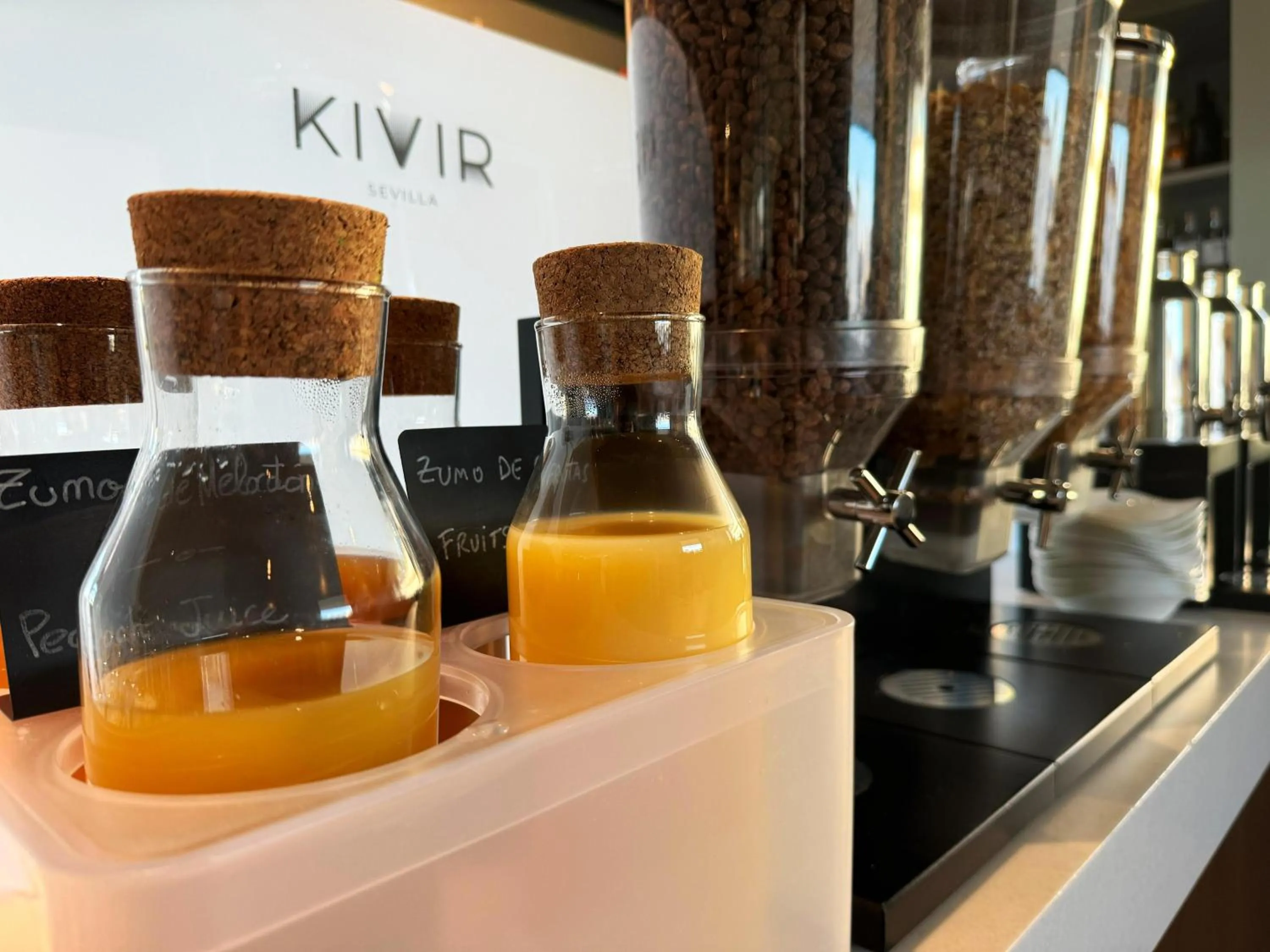 Restaurant/places to eat in Hotel Kivir