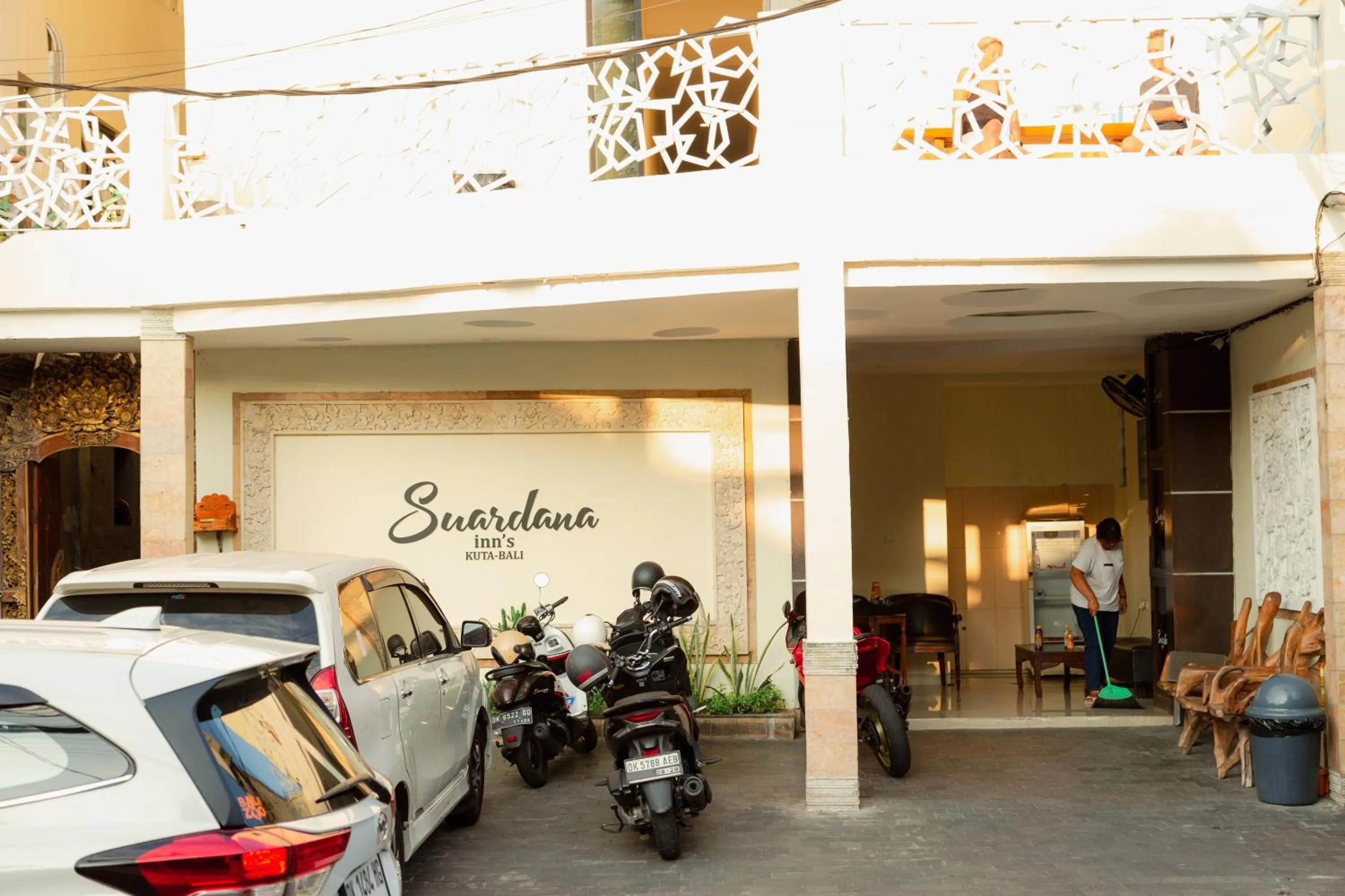 Parking in Suardana Inn's