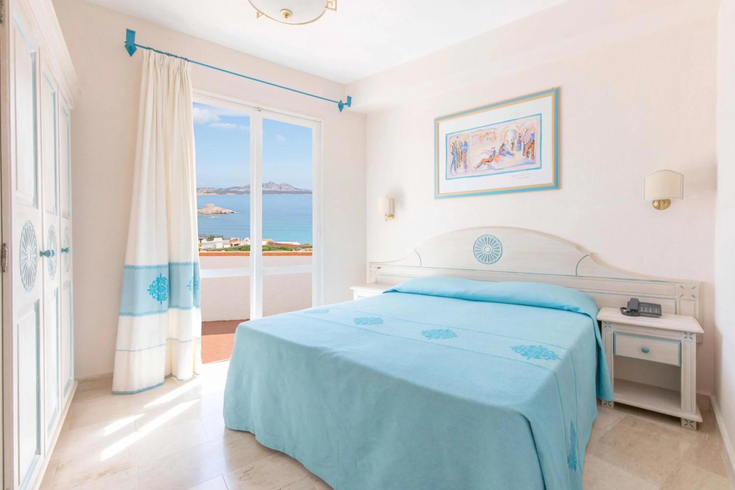 Bed in Club Hotel Cormorano