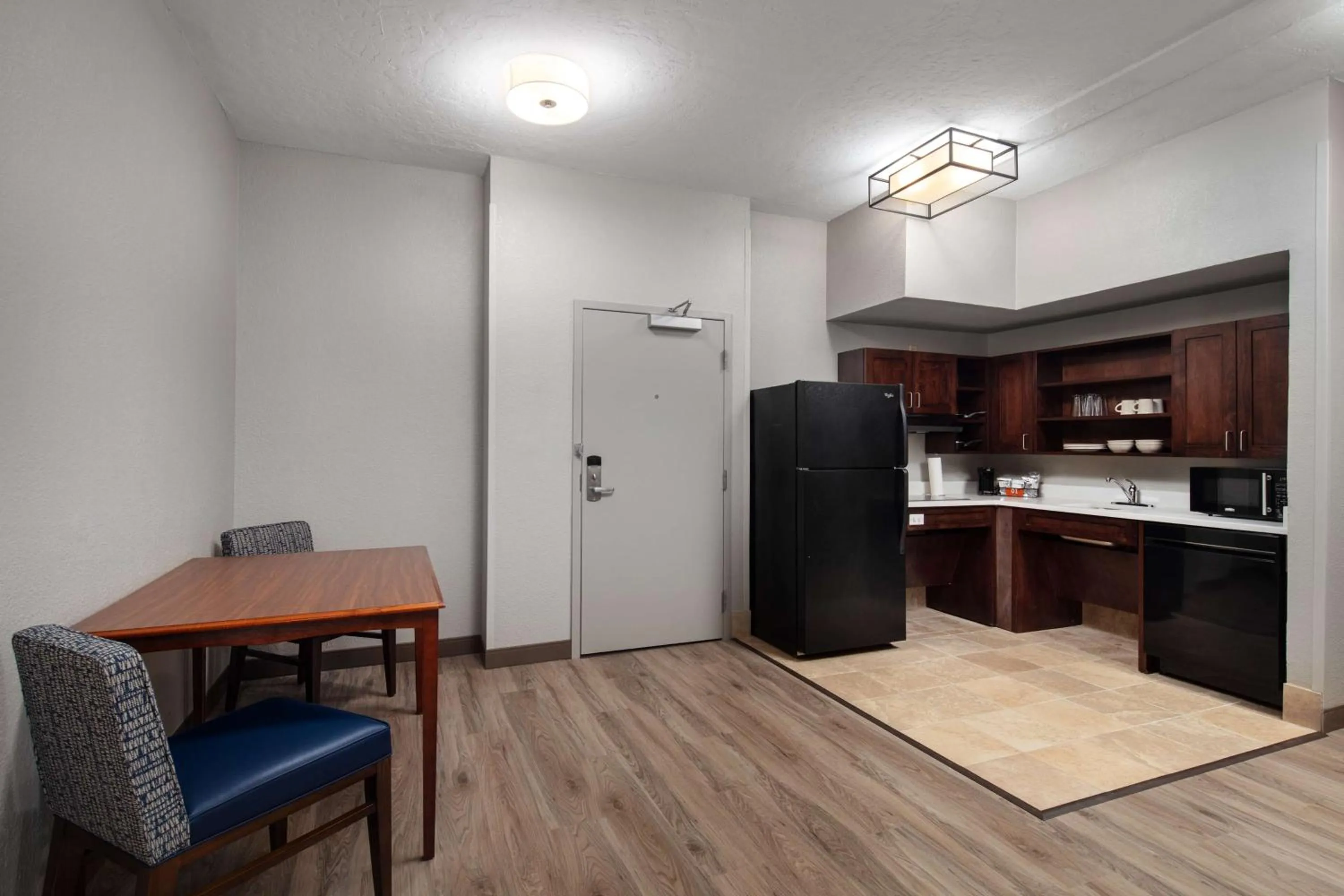 Kitchen or kitchenette in Hampton Inn & Suites El Paso-Airport