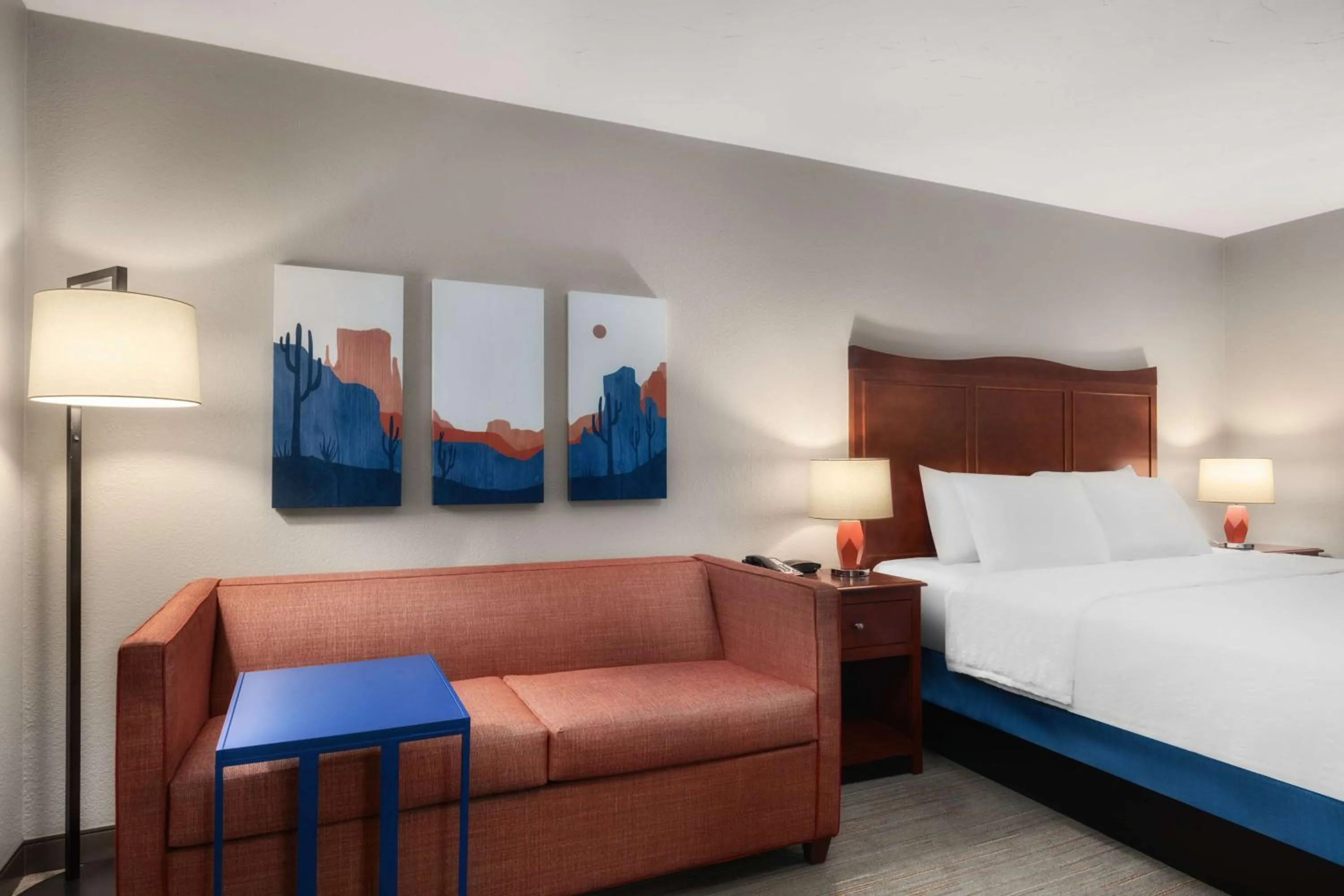 Living room, Bed in Hampton Inn & Suites El Paso-Airport