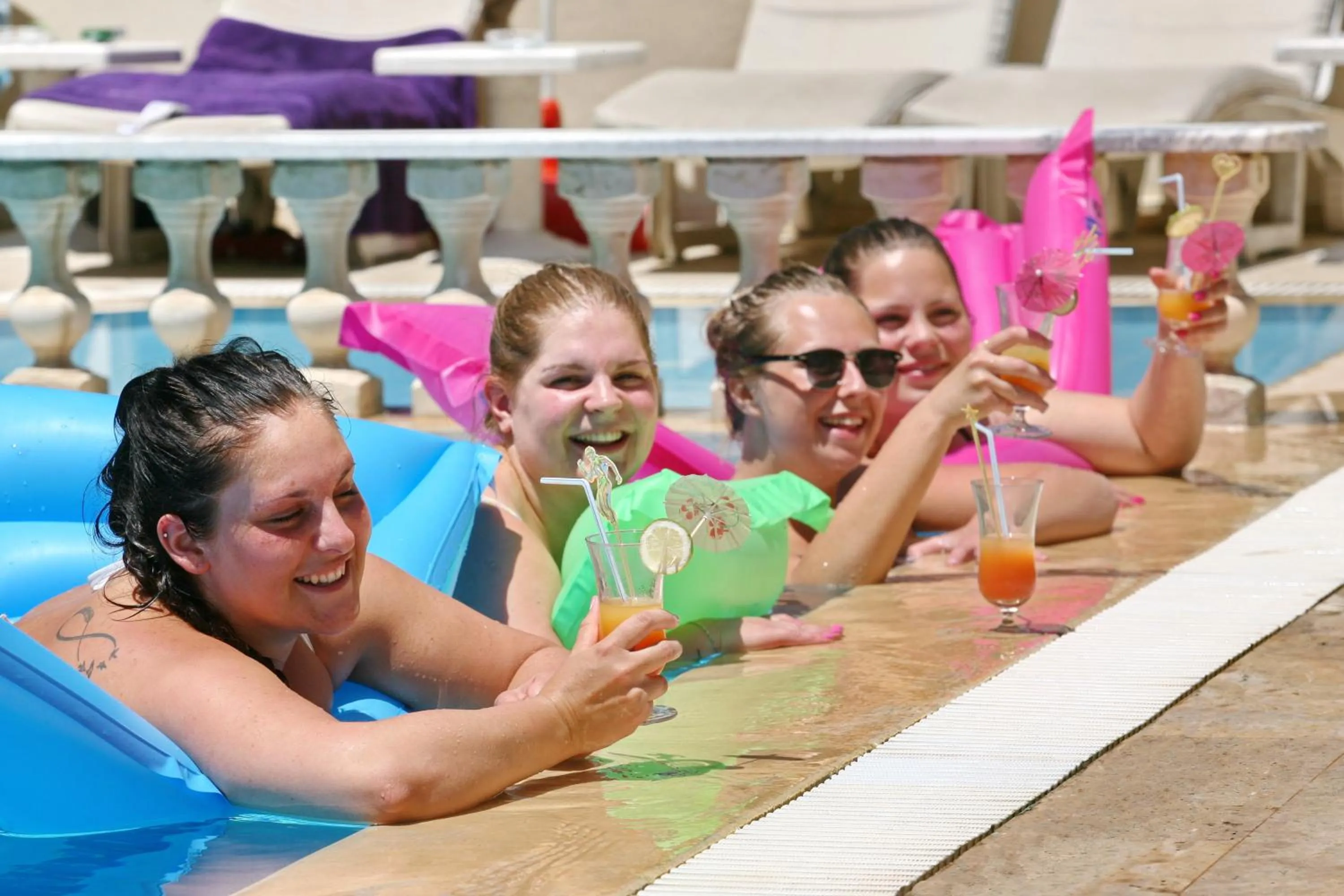 Swimming pool in Magi Apart Hotel