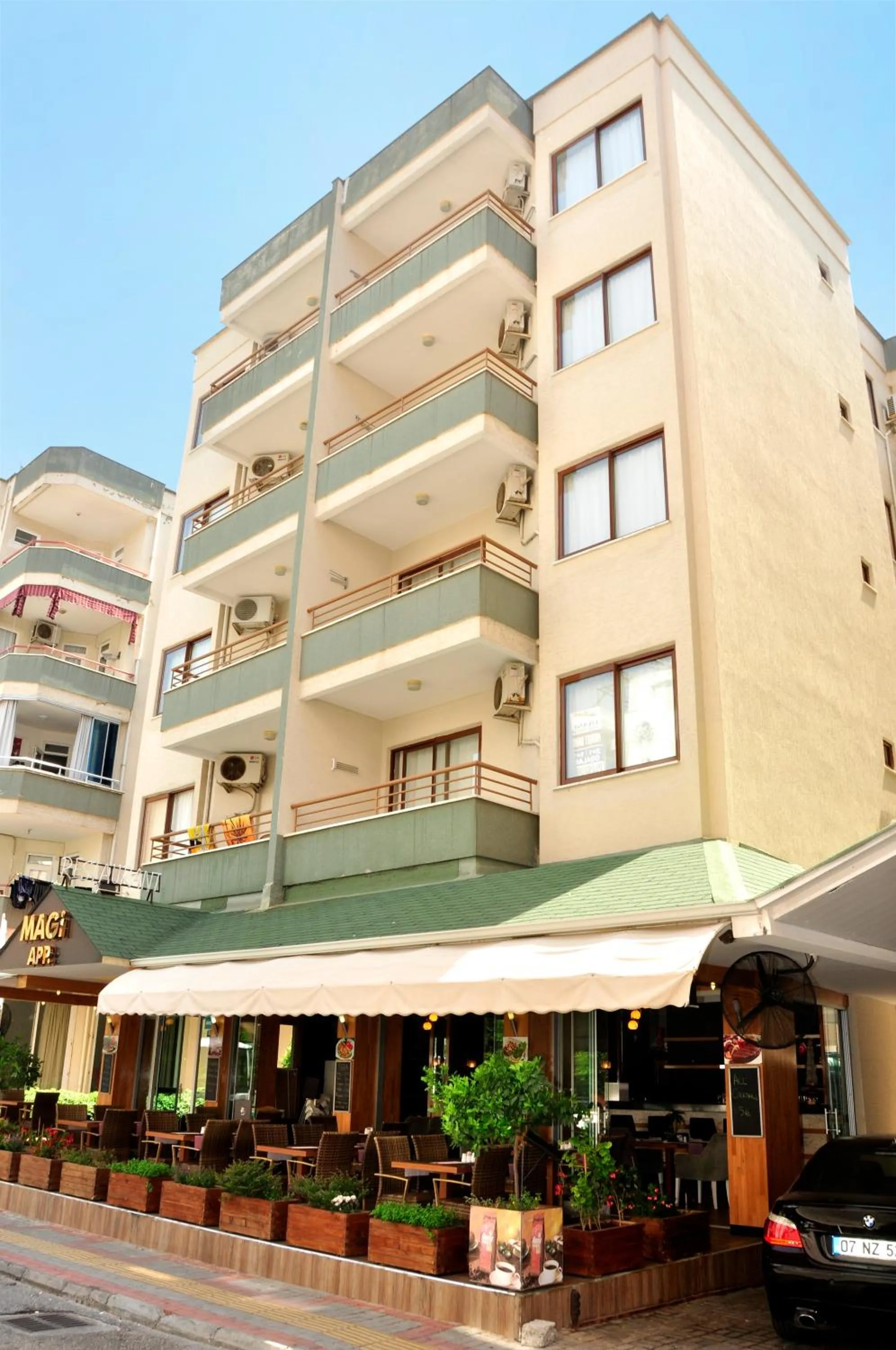 Facade/entrance in Magi Apart Hotel