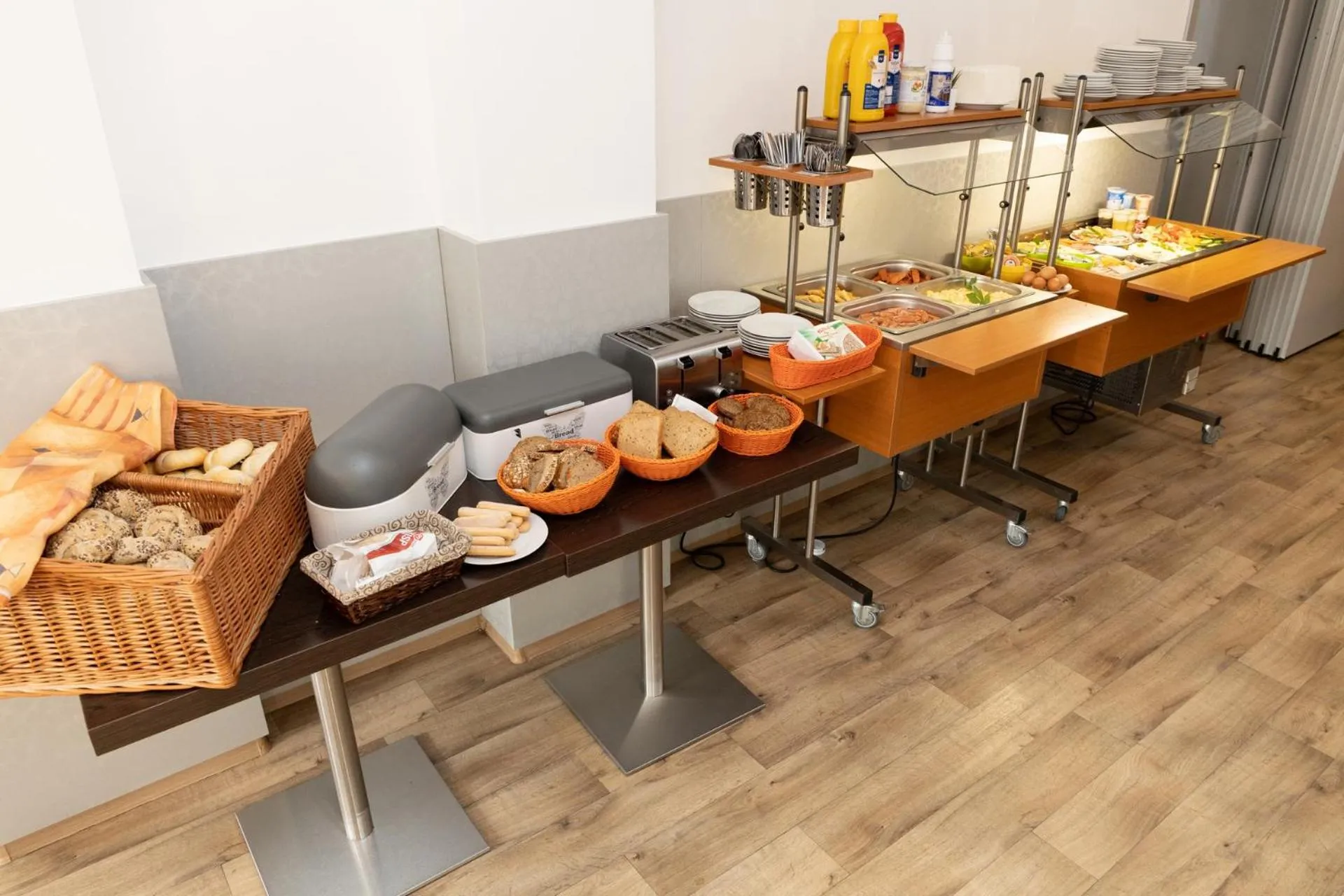 Restaurant/places to eat in Hotel Kanarek