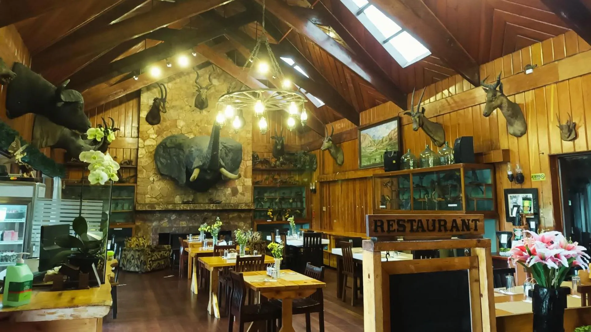 Restaurant/places to eat in Log Cabin Hotel - Baguio
