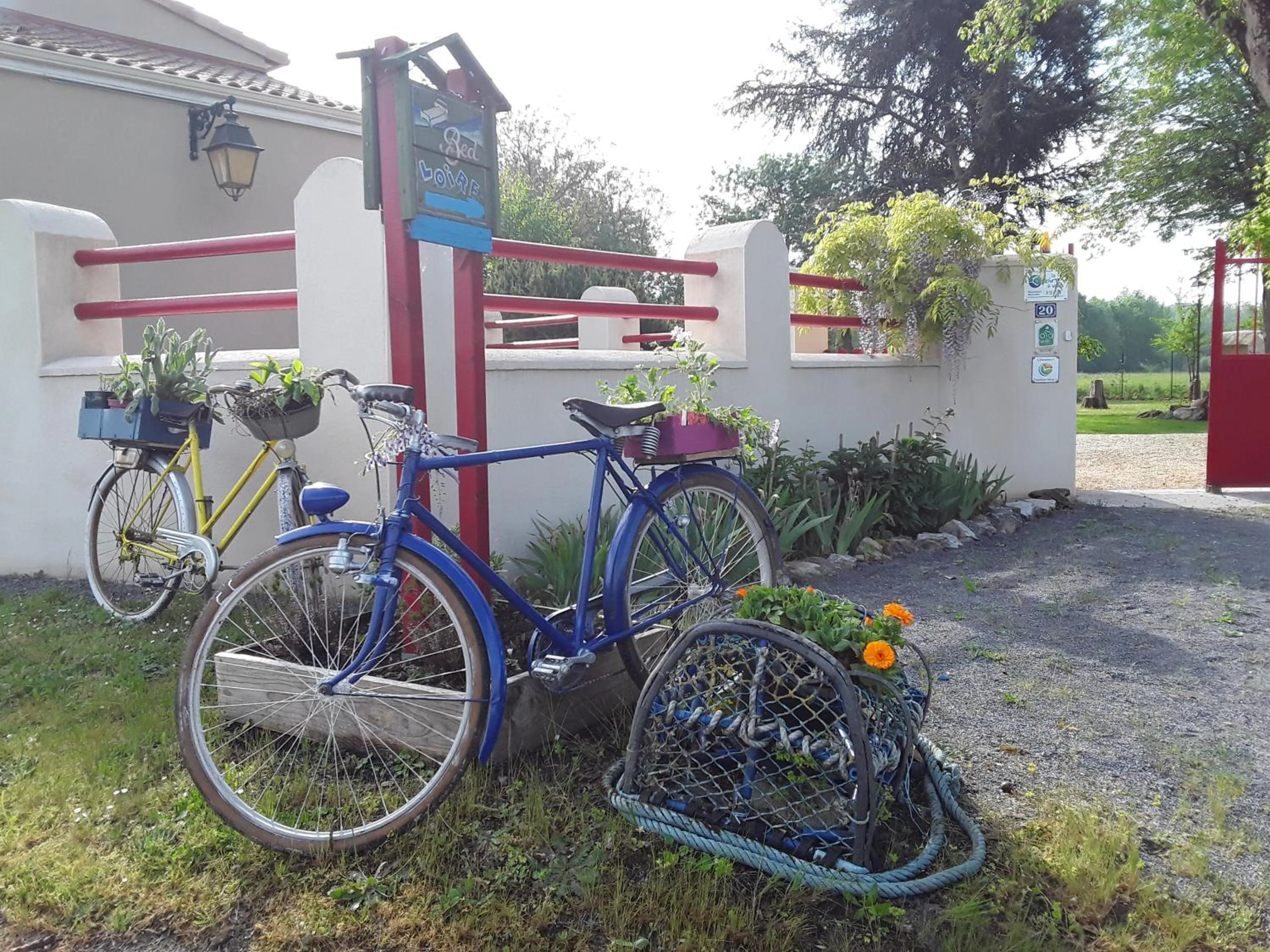 Facade/entrance in BEDLOIRE