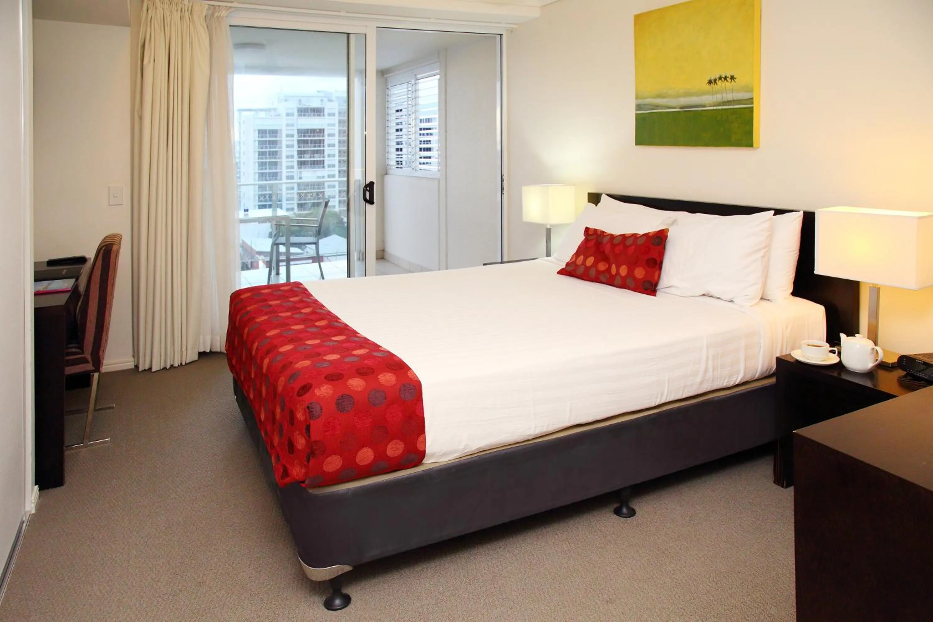 Balcony/Terrace, Bed in Cairns Central Plaza Apartment Hotel Official