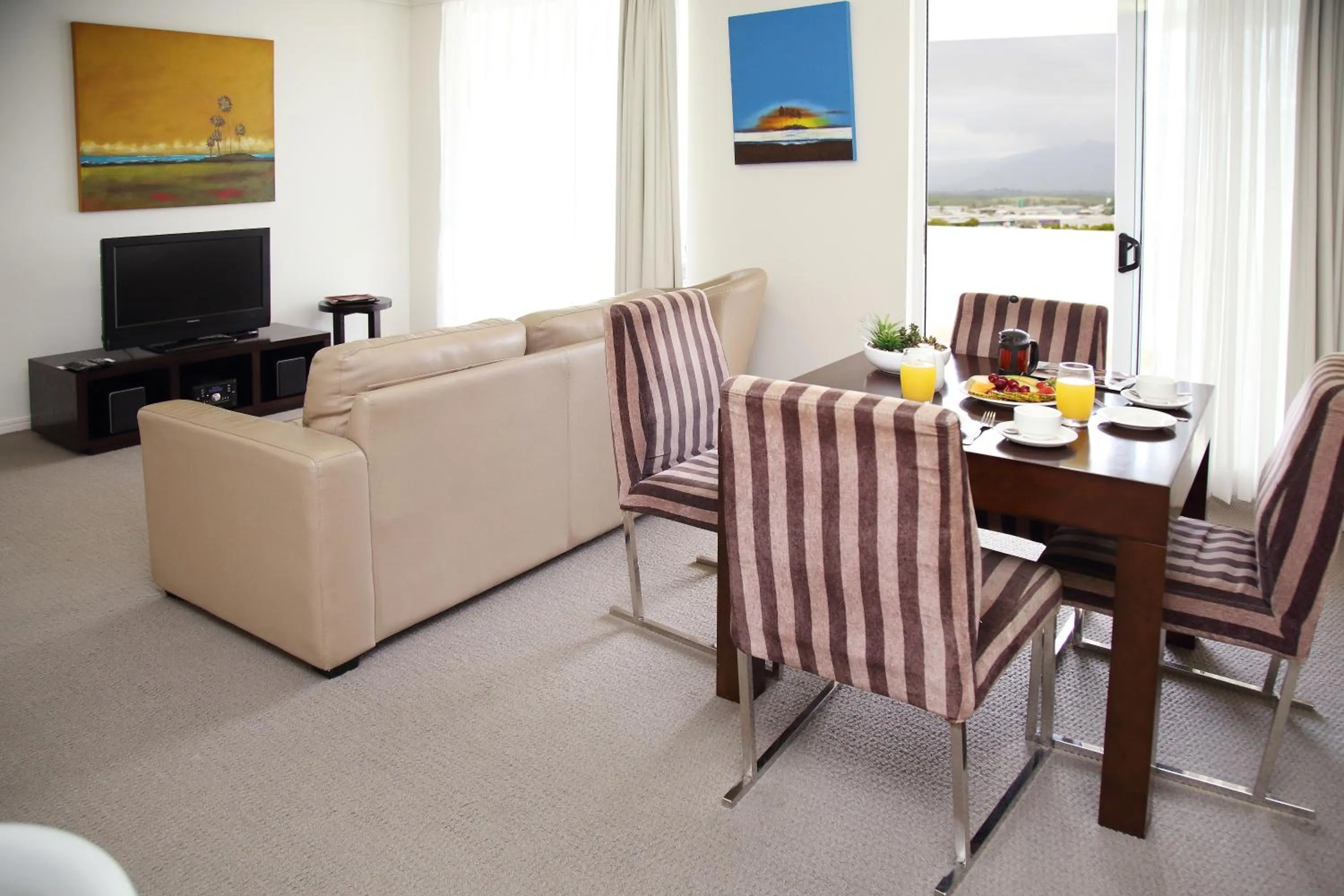 TV and multimedia in Cairns Central Plaza Apartment Hotel Official