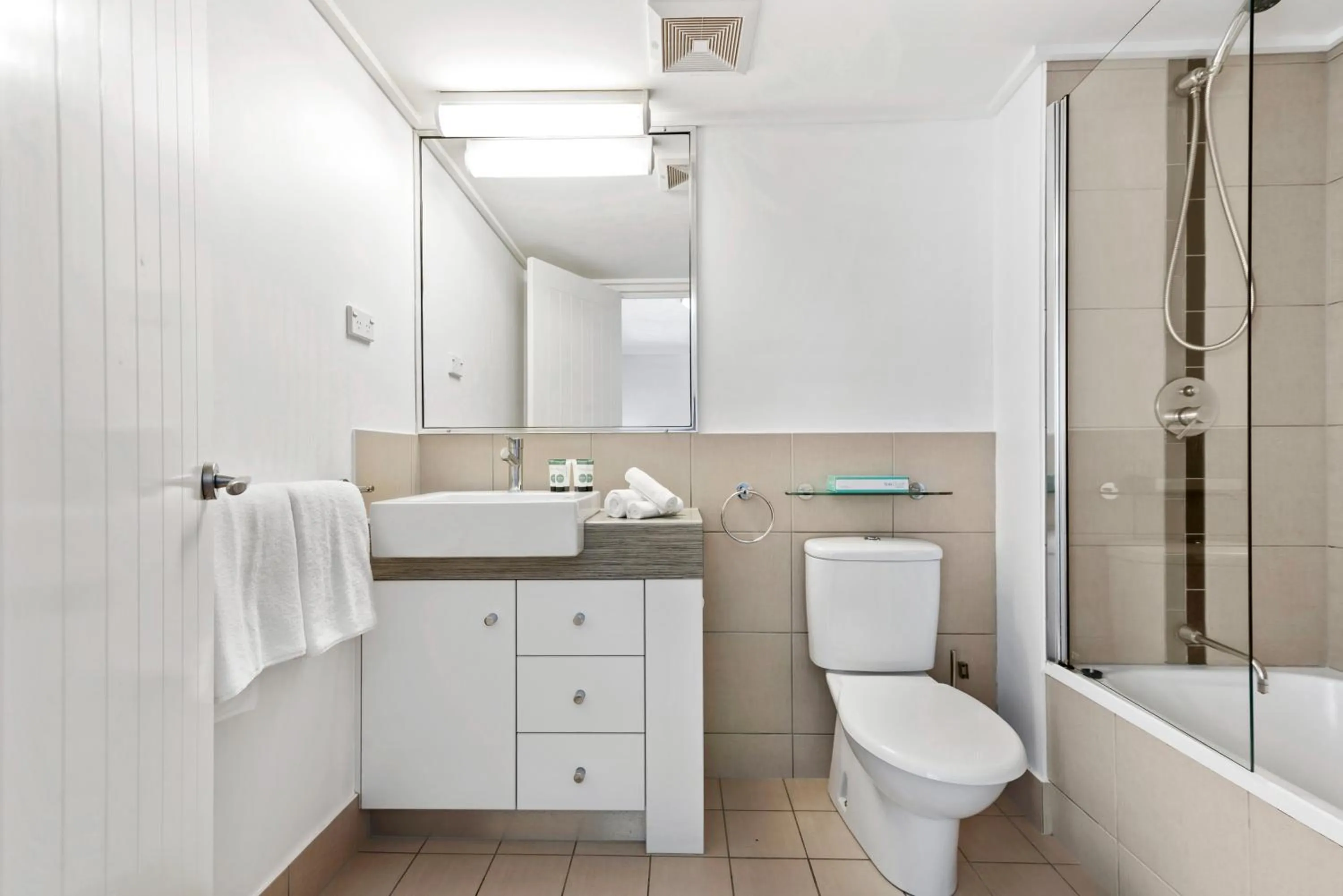 Bathroom in Cairns Central Plaza Apartment Hotel Official
