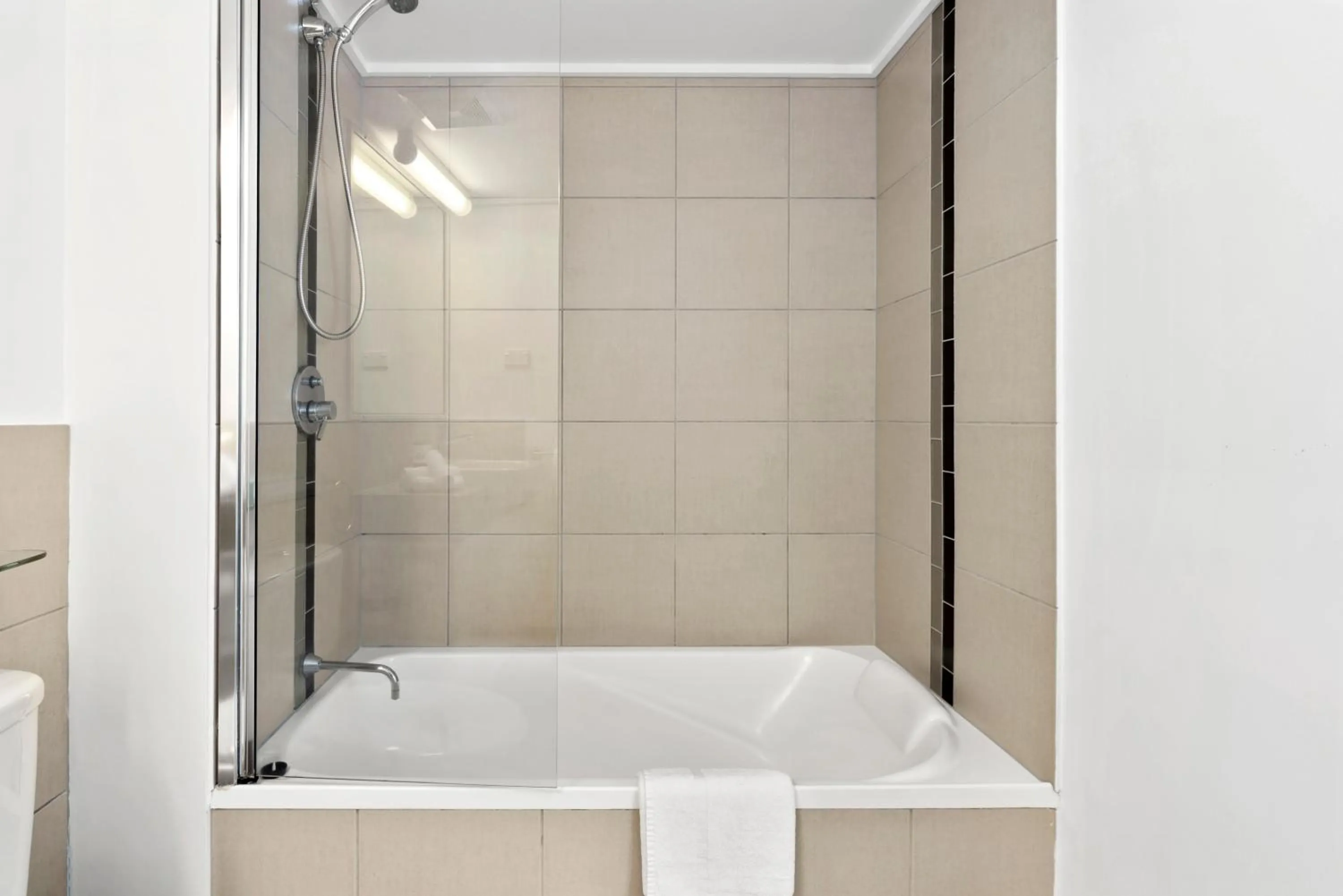 Bath in Cairns Central Plaza Apartment Hotel Official